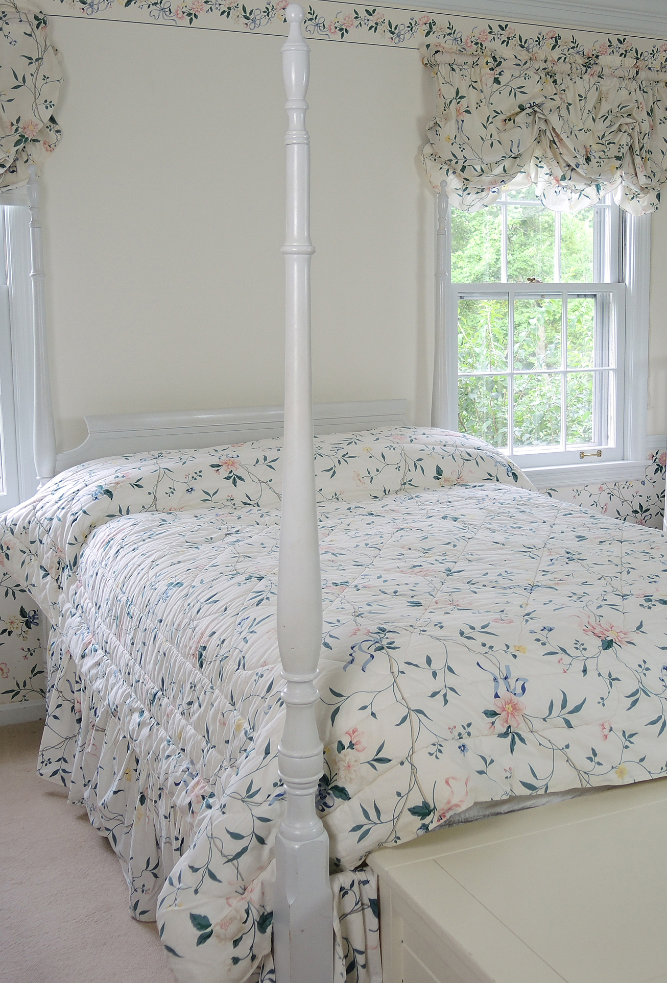Full Sized Four Post Canopy Bedroom Set