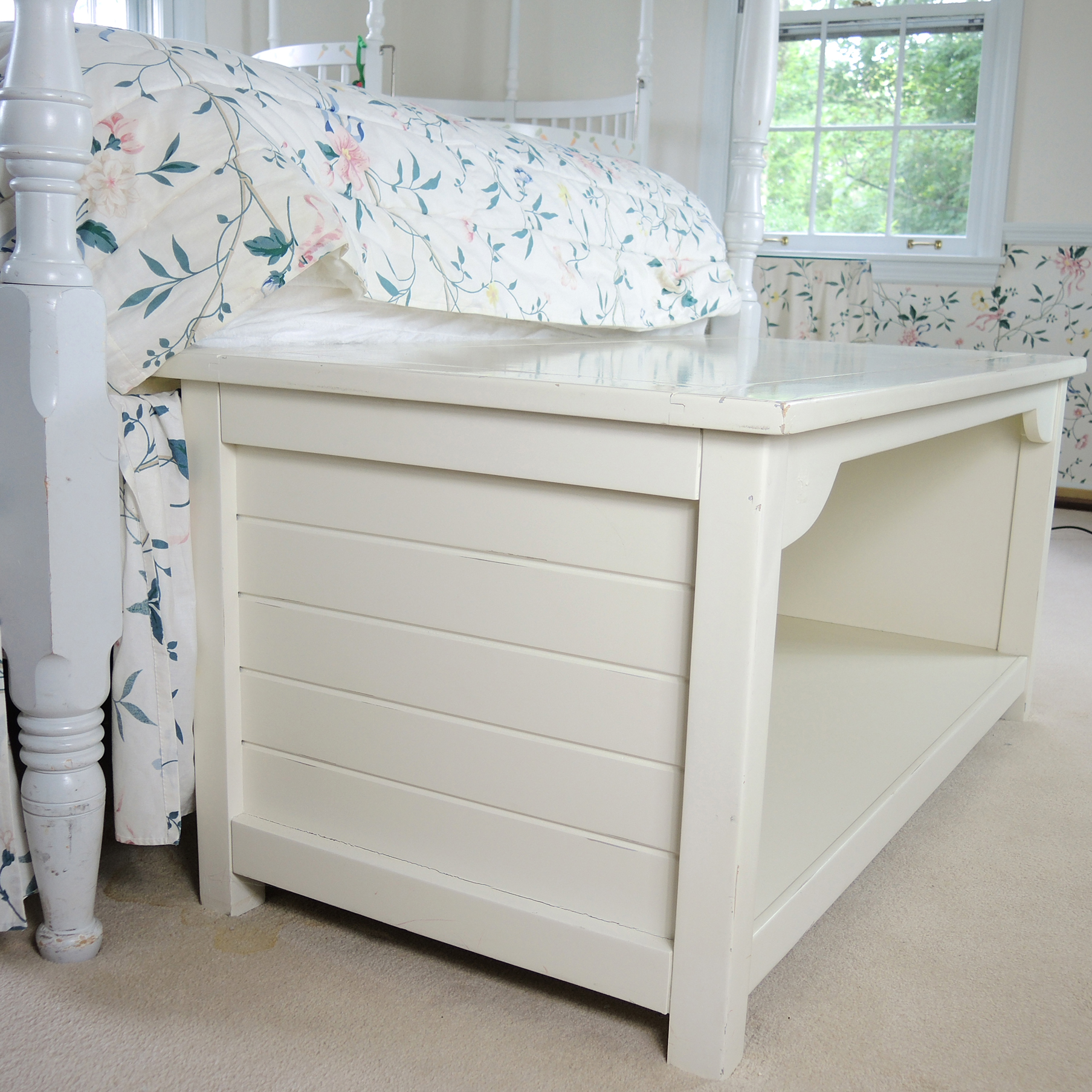 Full Sized Four Post Canopy Bedroom Set