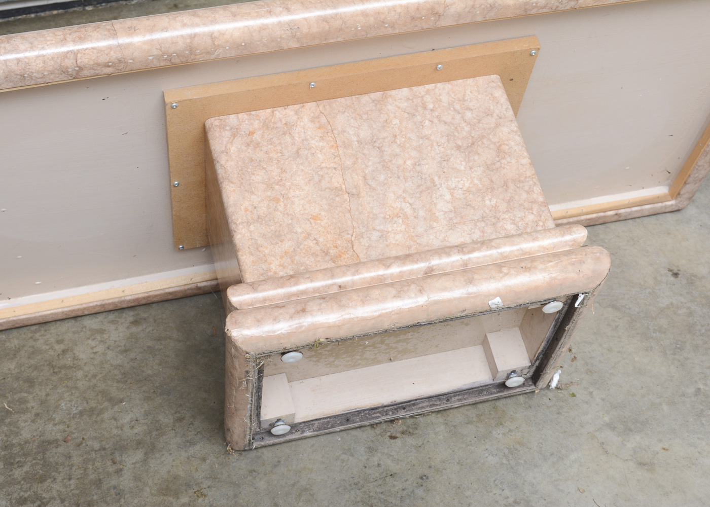 Vintage Marble Finished Pedestal Coffee Table