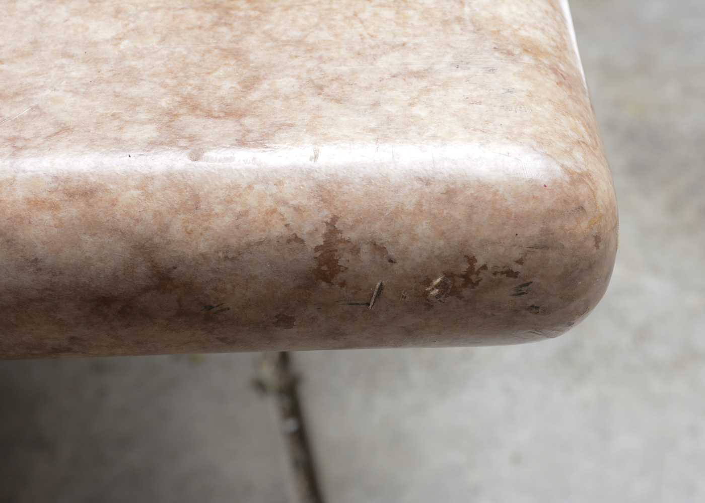 Vintage Marble Finished Pedestal Coffee Table