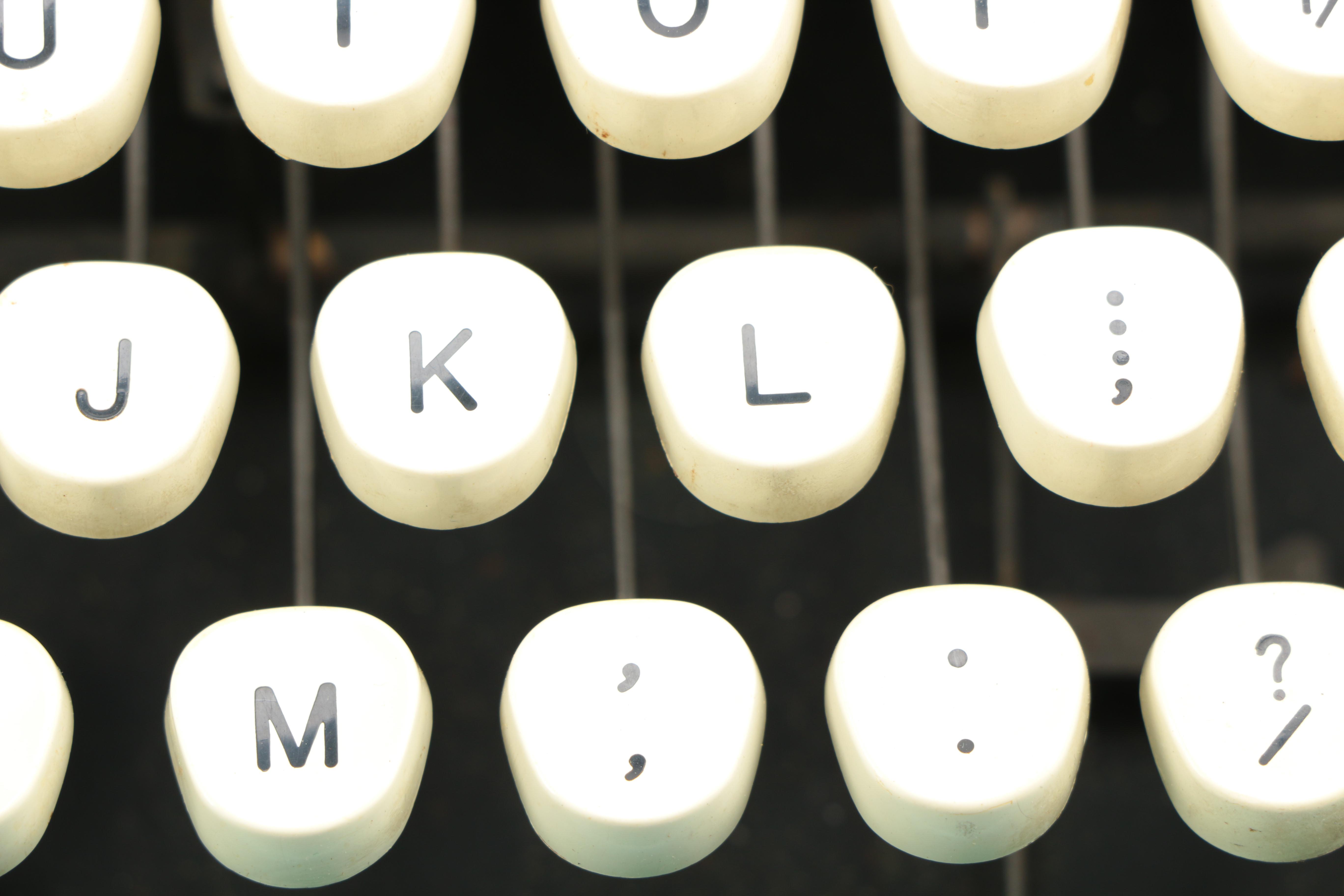 1960s-Era Smith-Corona Corsair Deluxe Portable Typewriter