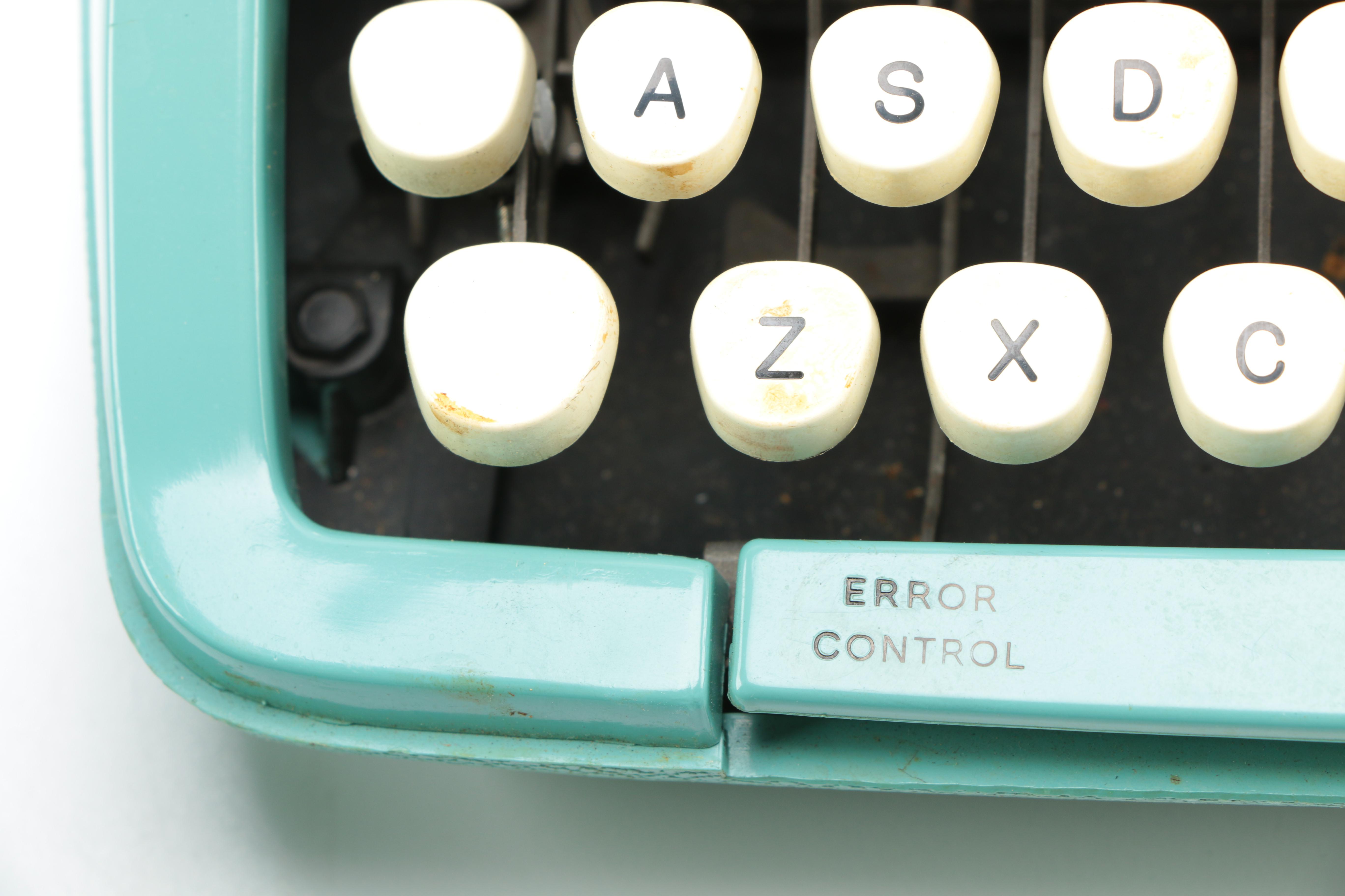 1960s-Era Smith-Corona Corsair Deluxe Portable Typewriter