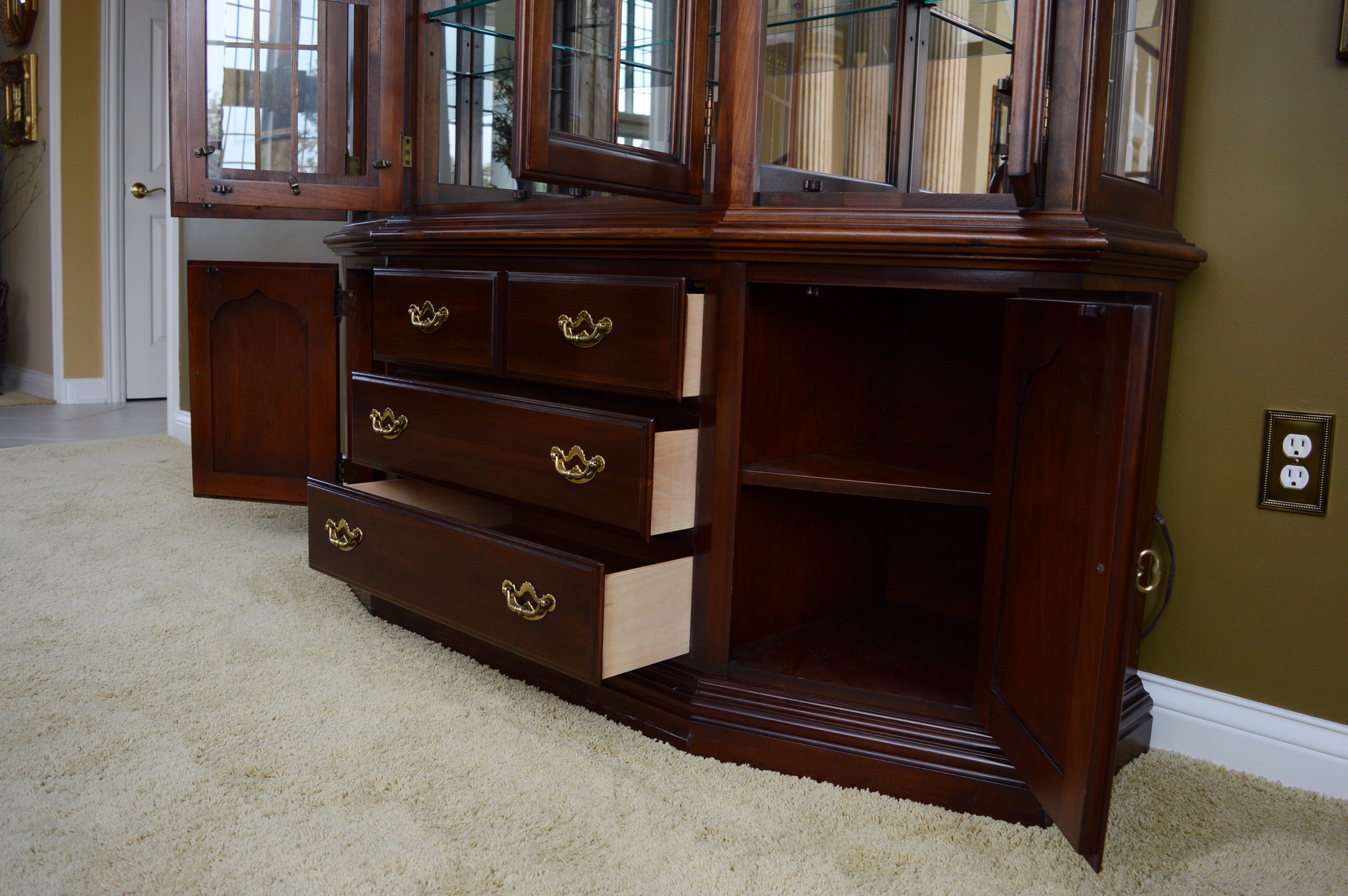 Thomasville Cherry China Cabinet