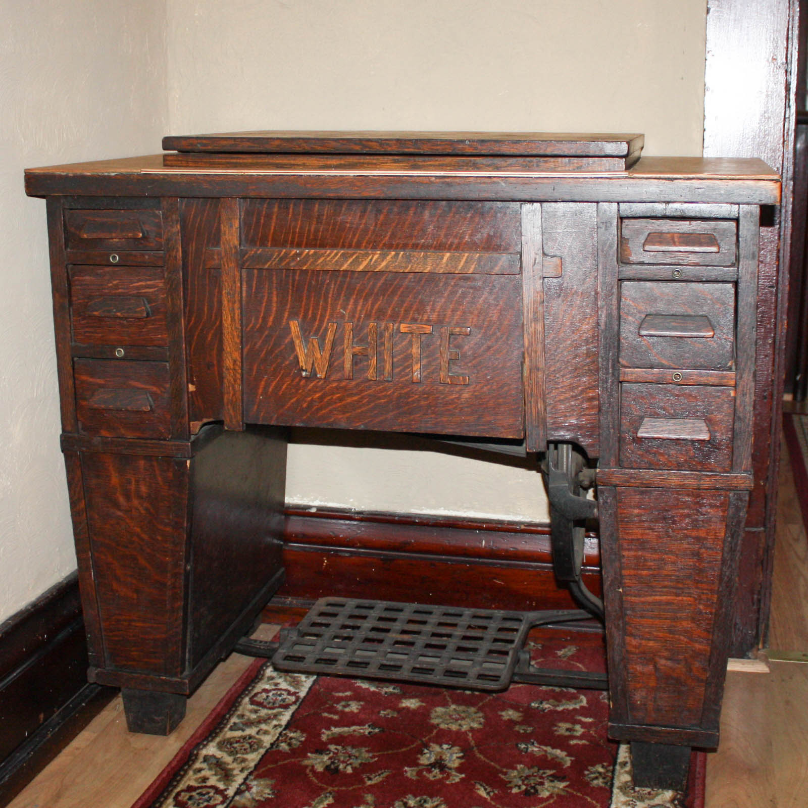 Early 20th Century White Sewing Machine in Mission Style Oak Case