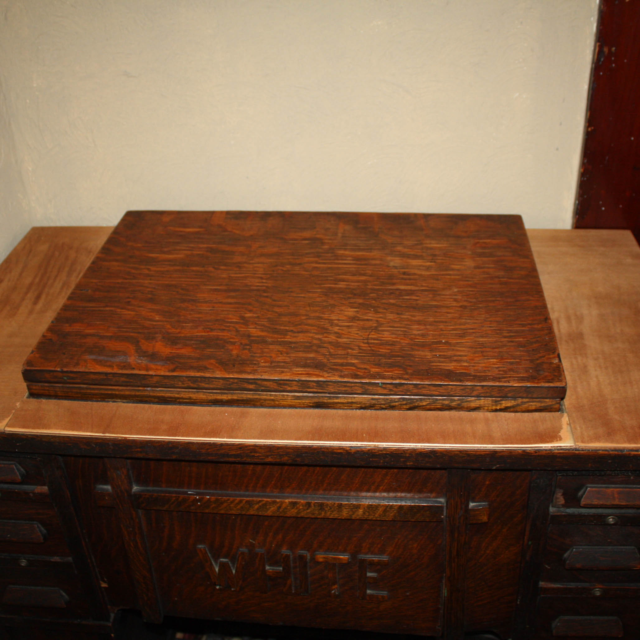 Early 20th Century White Sewing Machine in Mission Style Oak Case