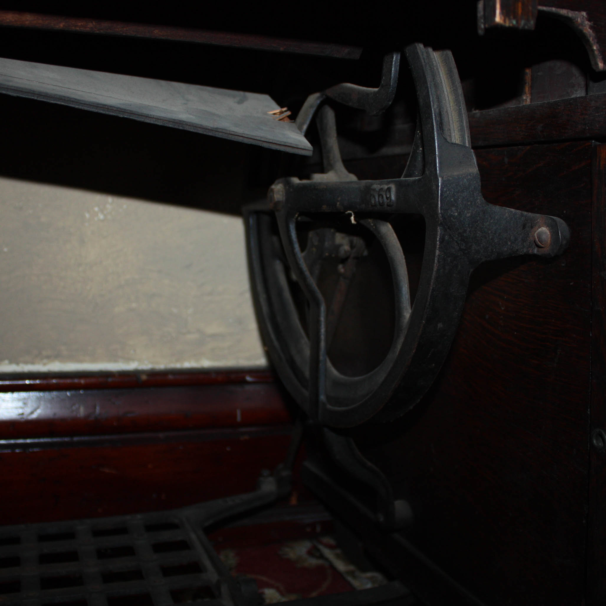 Early 20th Century White Sewing Machine in Mission Style Oak Case