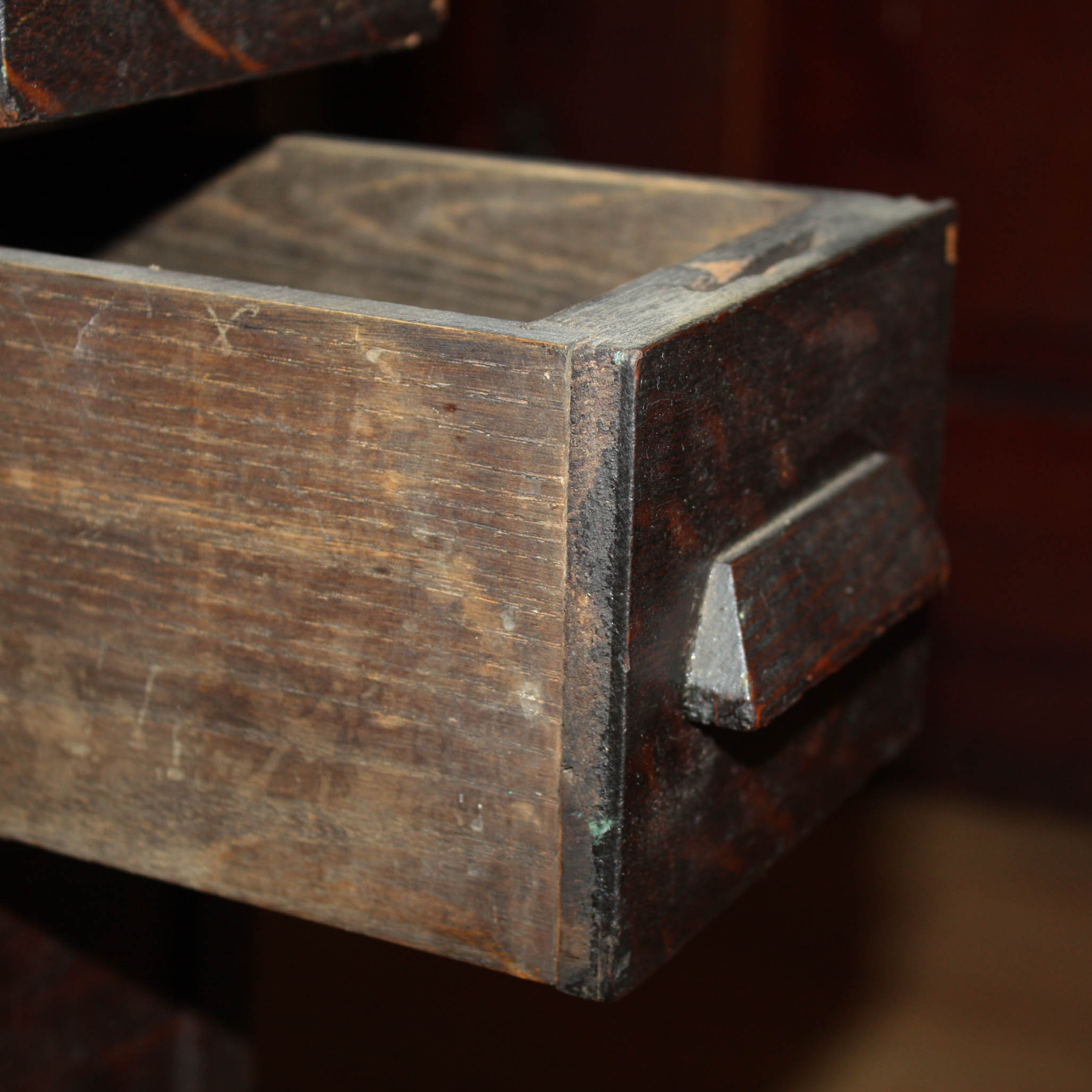 Early 20th Century White Sewing Machine in Mission Style Oak Case