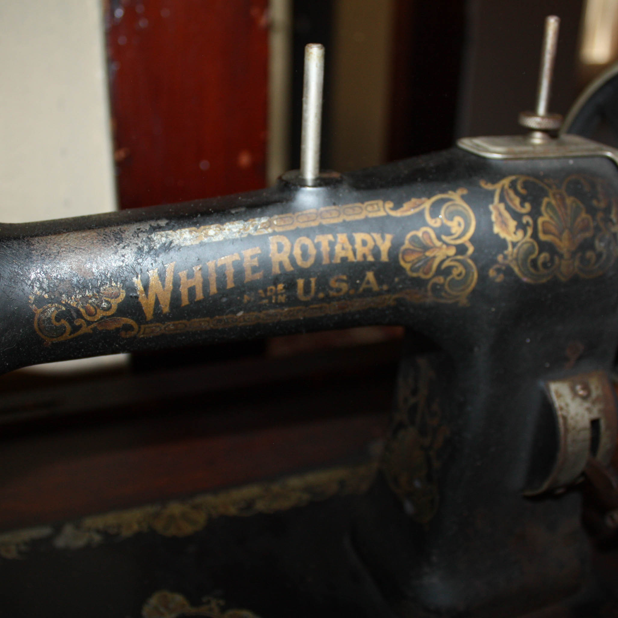Early 20th Century White Sewing Machine in Mission Style Oak Case