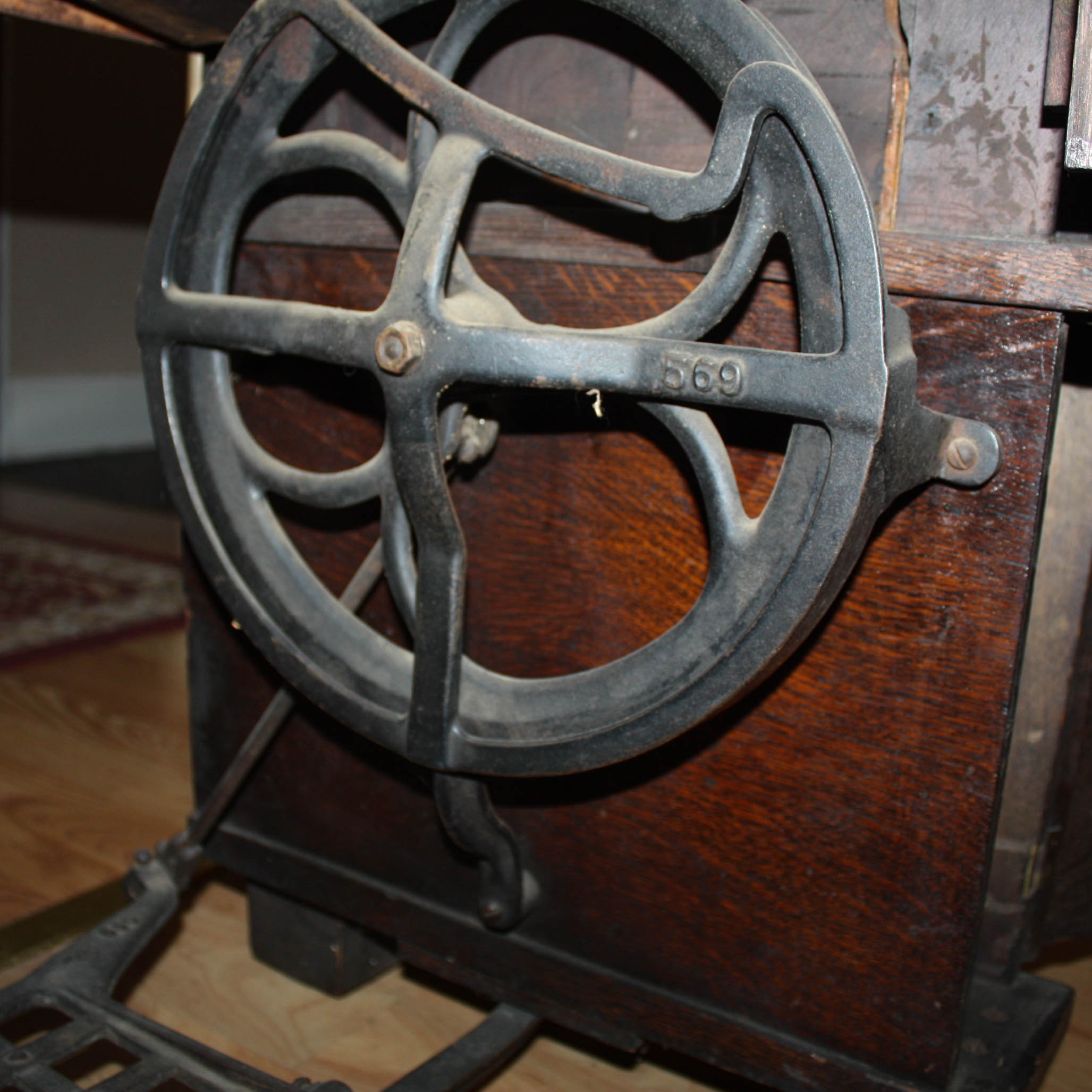 Early 20th Century White Sewing Machine in Mission Style Oak Case