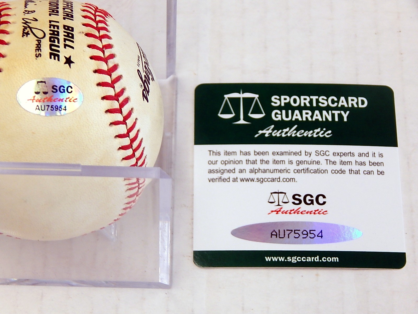 Authenticated Hall of Fame Roberto Alomar Signed Baseball