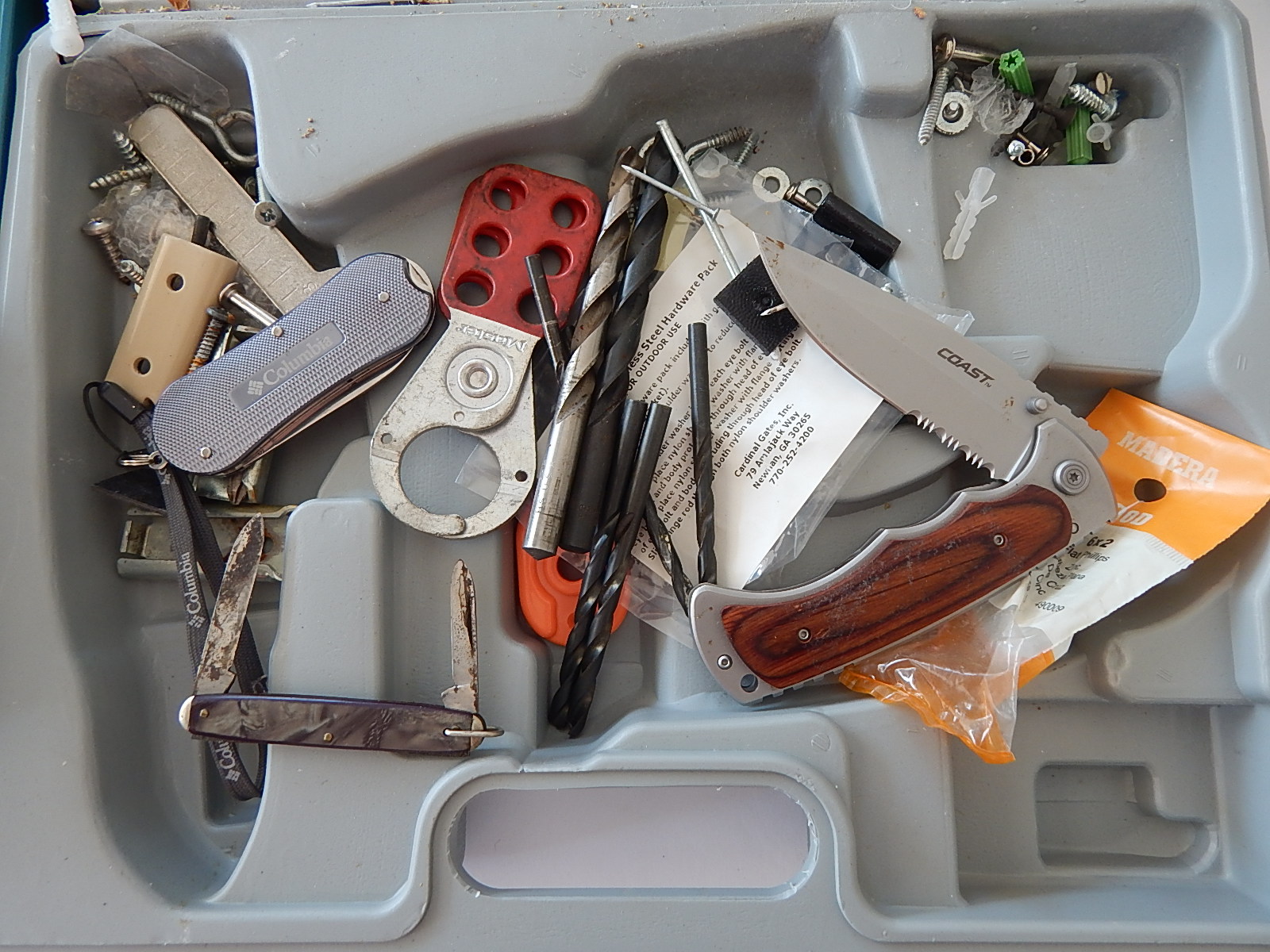 Makita 9V Rechargeable Drill and Small Hardware