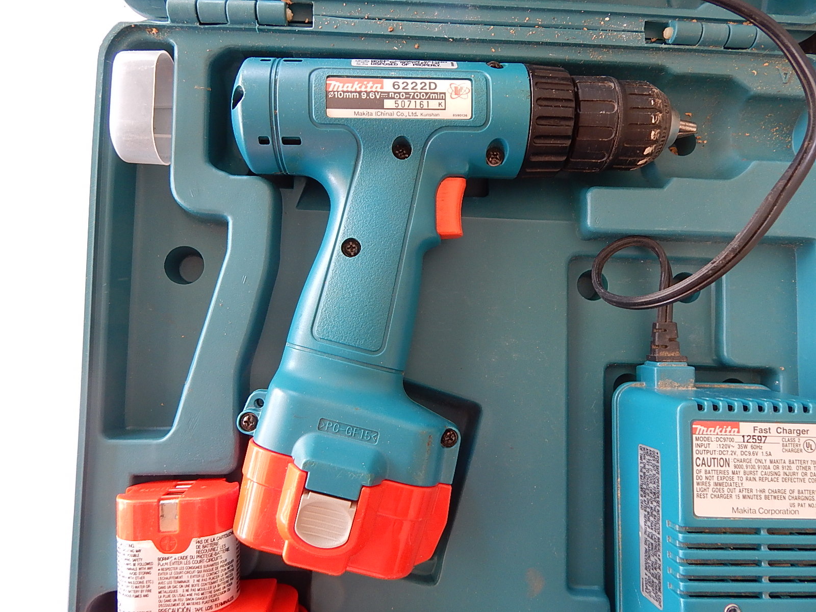 Makita 9V Rechargeable Drill and Small Hardware
