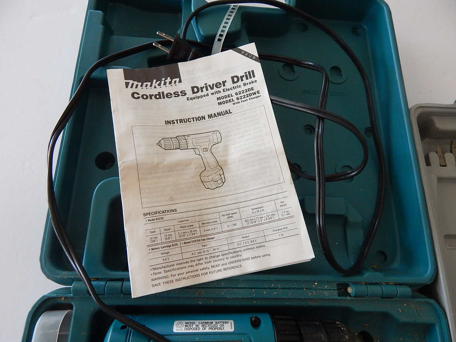 Makita 9V Rechargeable Drill and Small Hardware