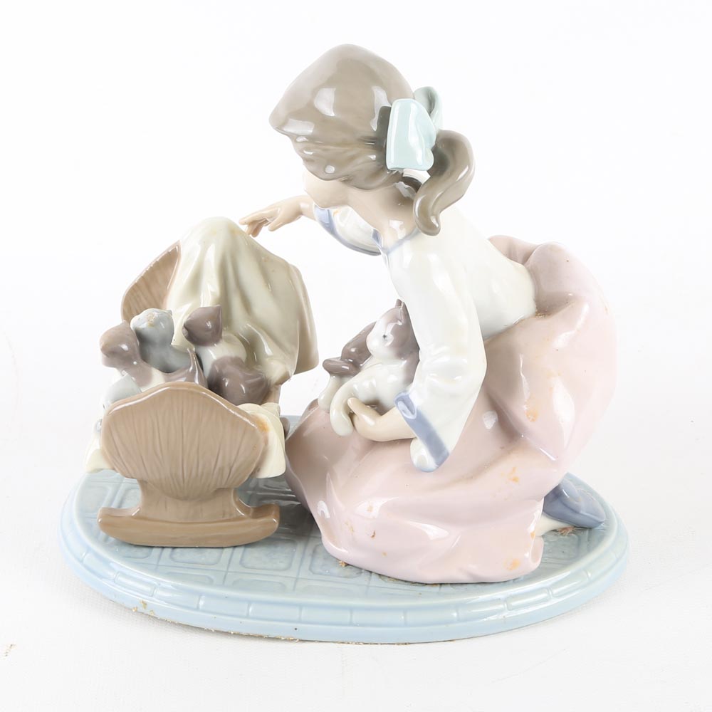 Lladro "A Cradle of Kittens" Porcelain Figurine