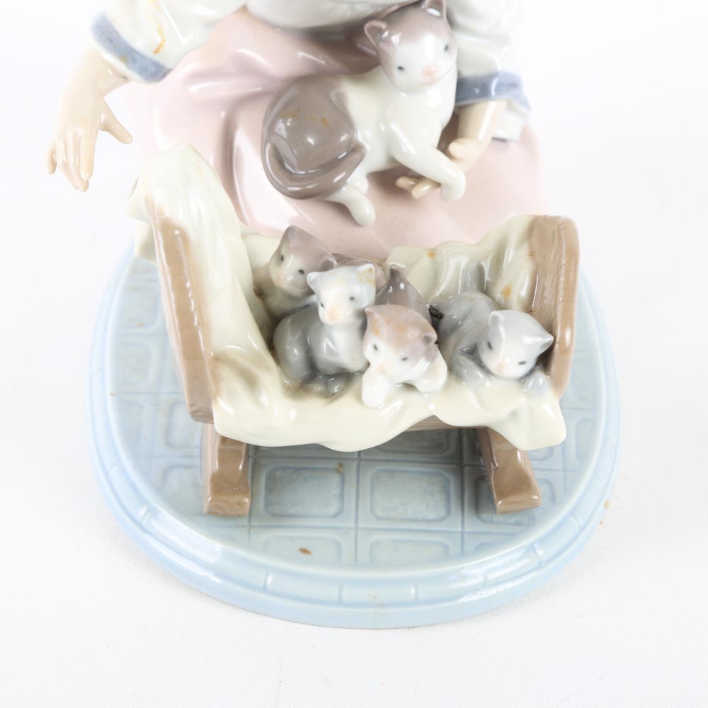 Lladro "A Cradle of Kittens" Porcelain Figurine