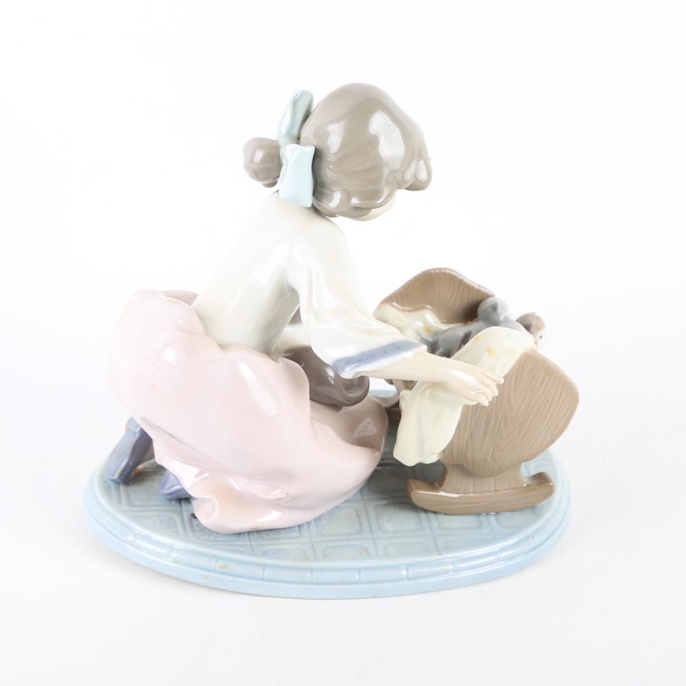 Lladro "A Cradle of Kittens" Porcelain Figurine