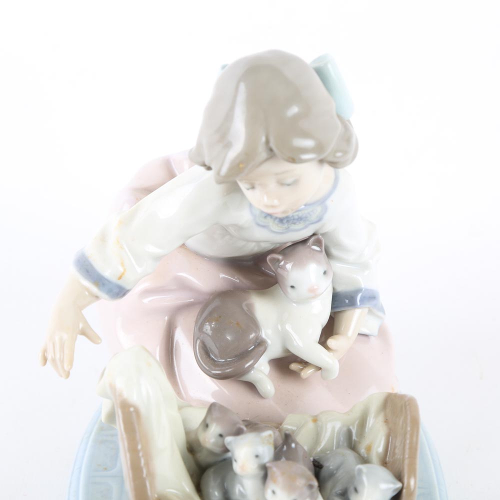 Lladro "A Cradle of Kittens" Porcelain Figurine