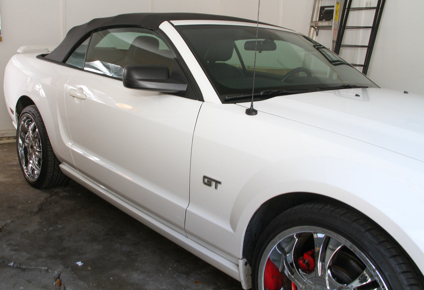 2005 Ford GT Mustang