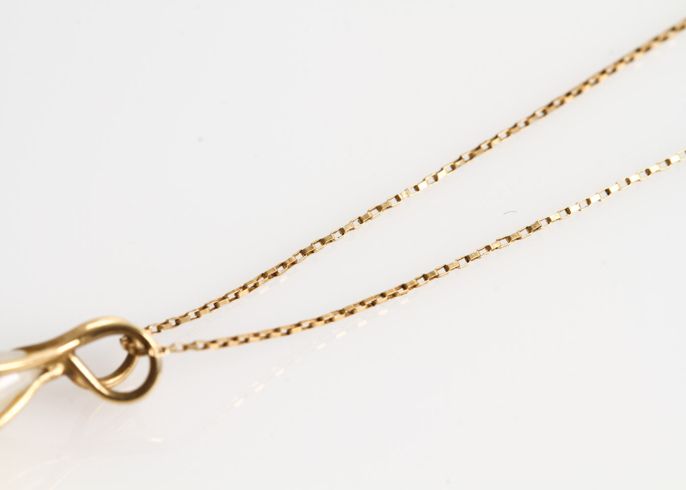 14K Yellow Gold and Cultured Freshwater Pearl Pendant Necklace