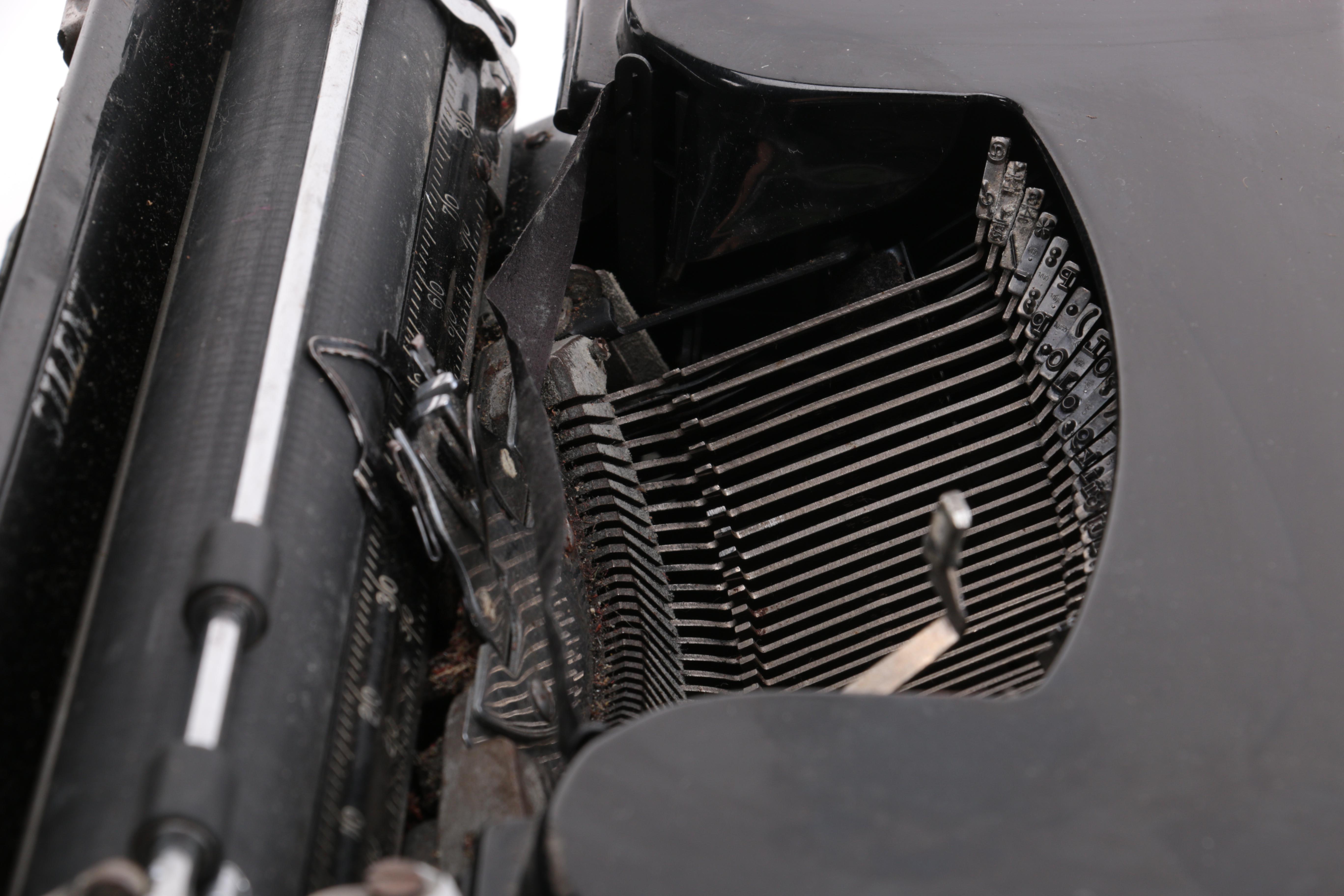 Vintage 1939 Corona Silent Typewriter