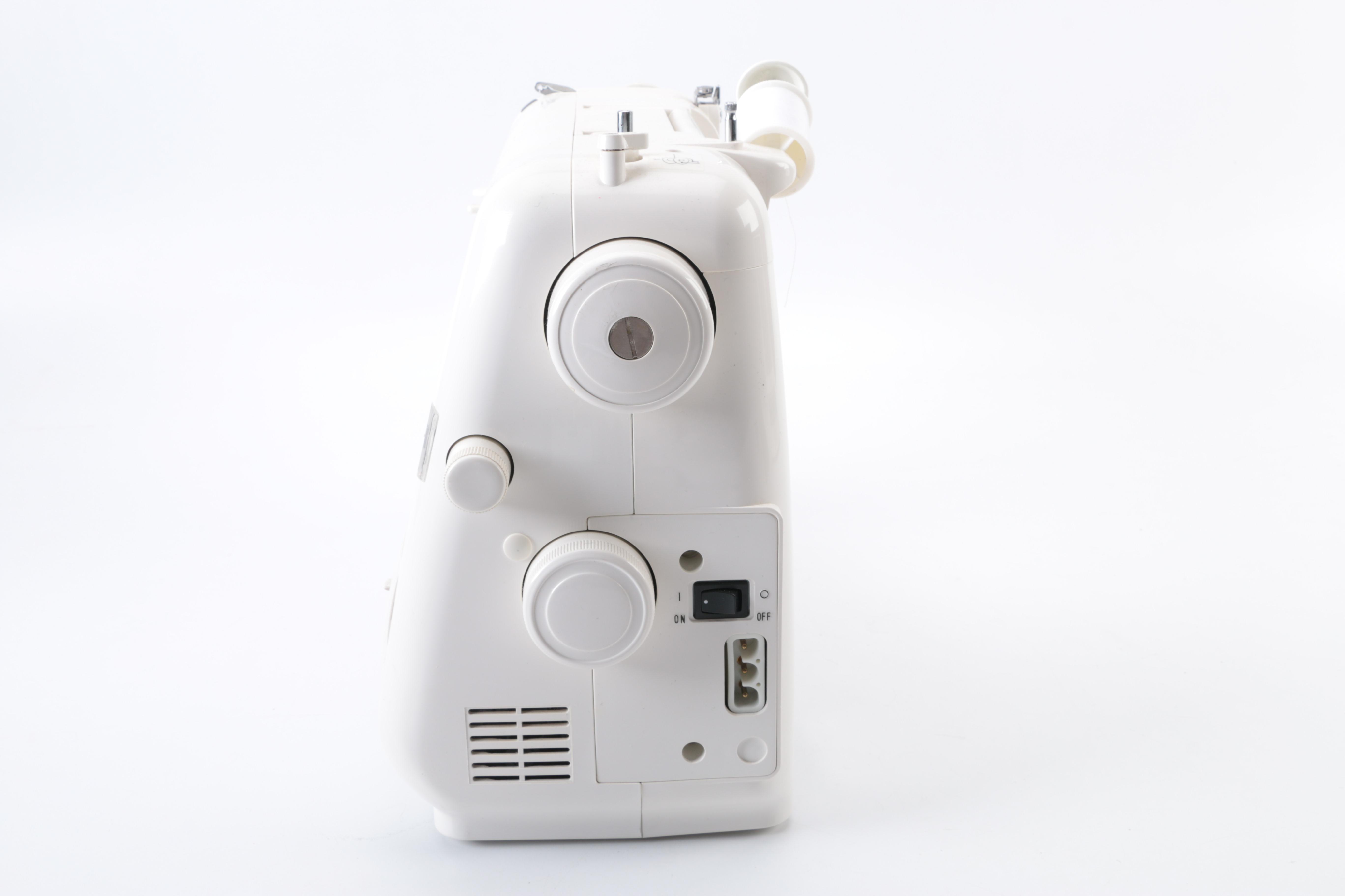 Singer 3962 Sewing Machine with Case