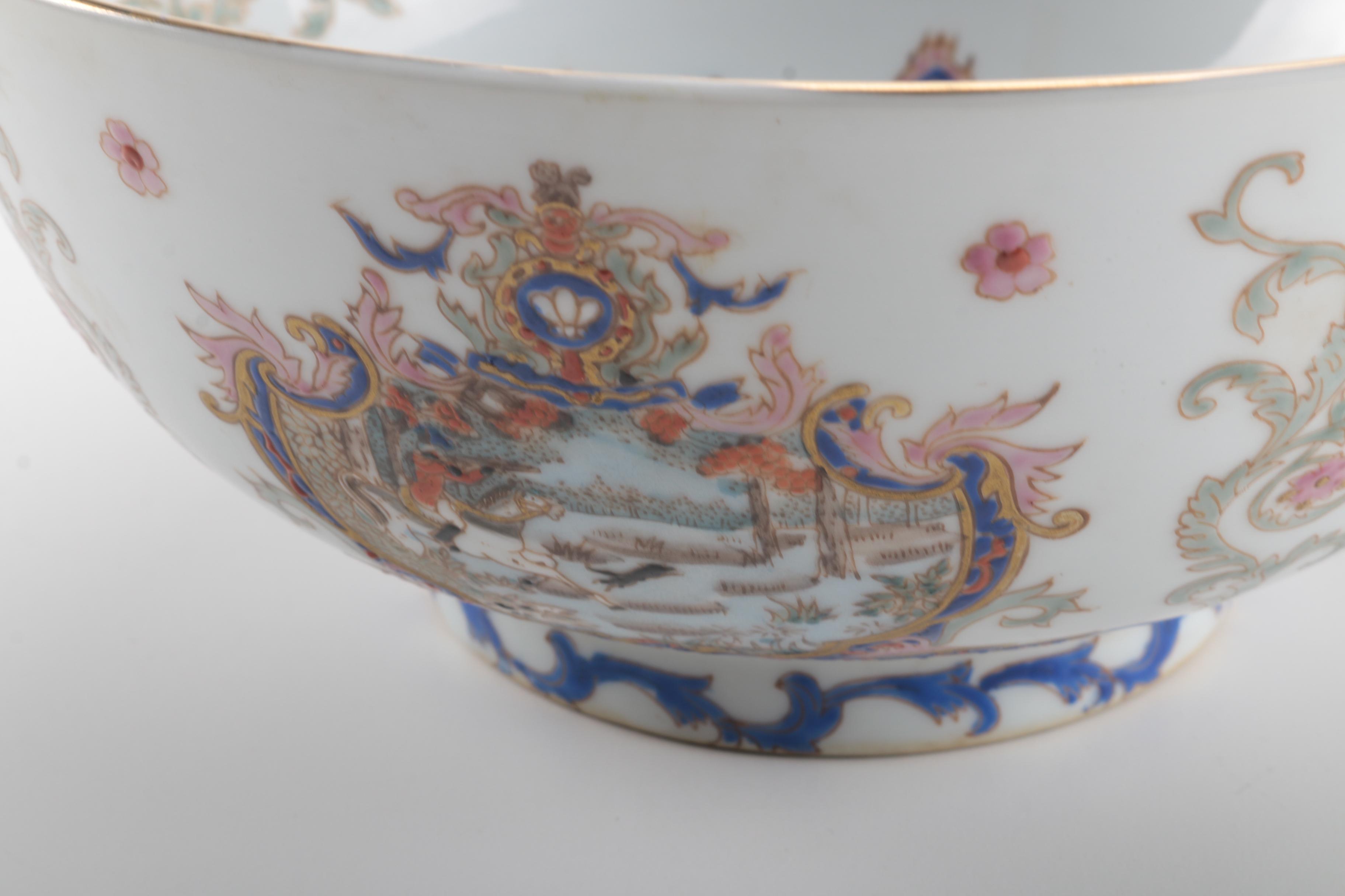 Chinese Export Ware Hunting Scene Ceramic Bowl