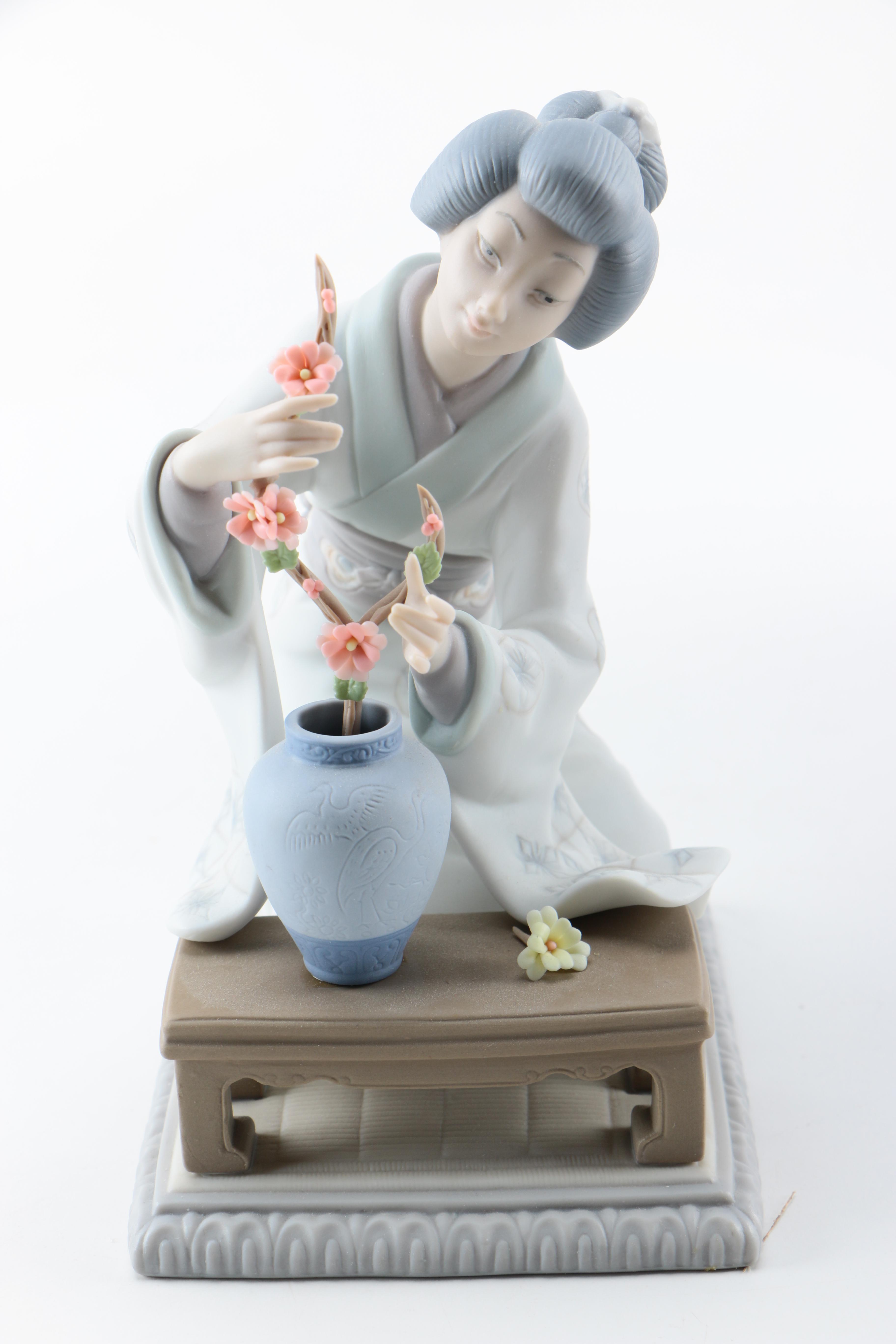 Lladró Vintage "Japanese Girl Decorating" Porcelain Figurine