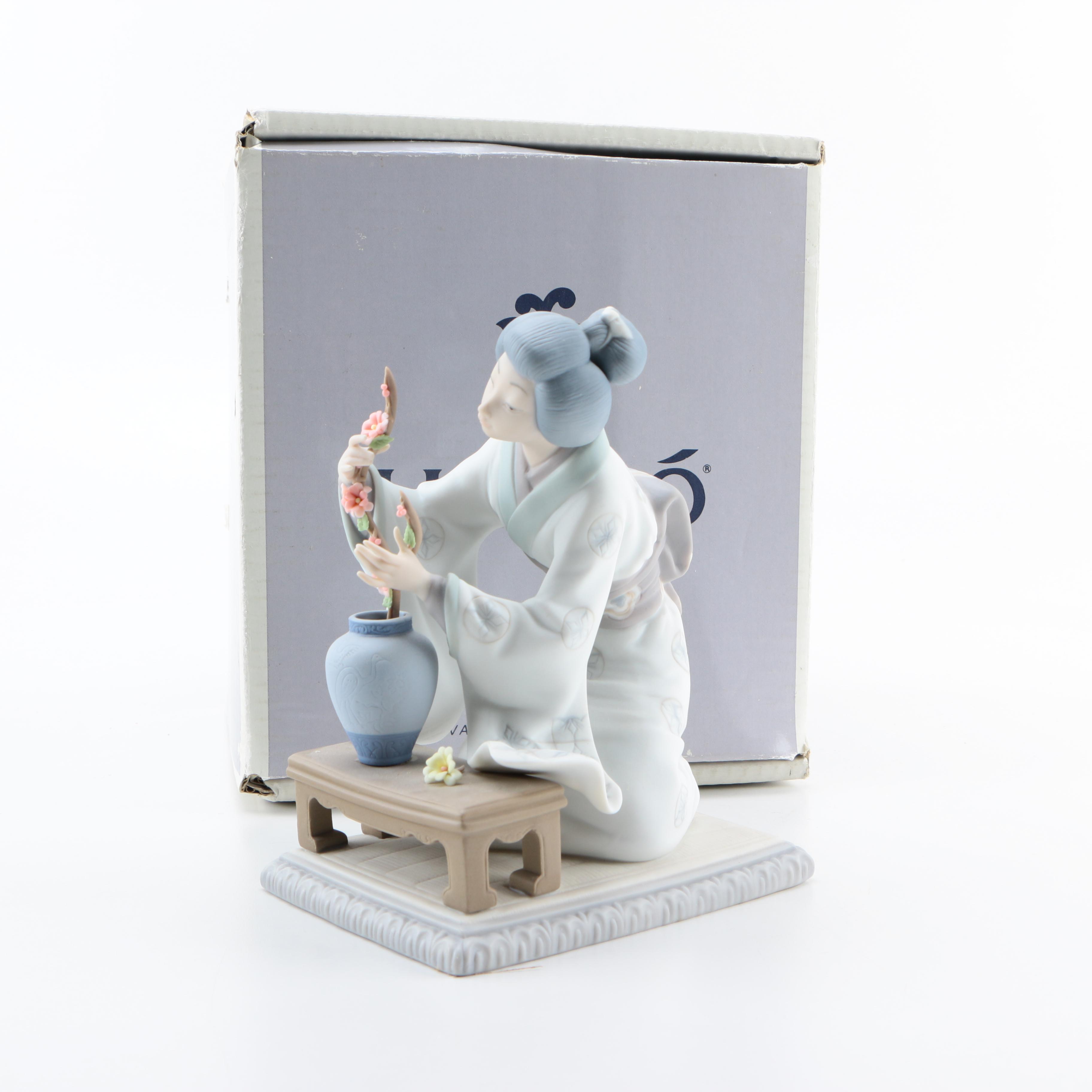 Lladró Vintage "Japanese Girl Decorating" Porcelain Figurine