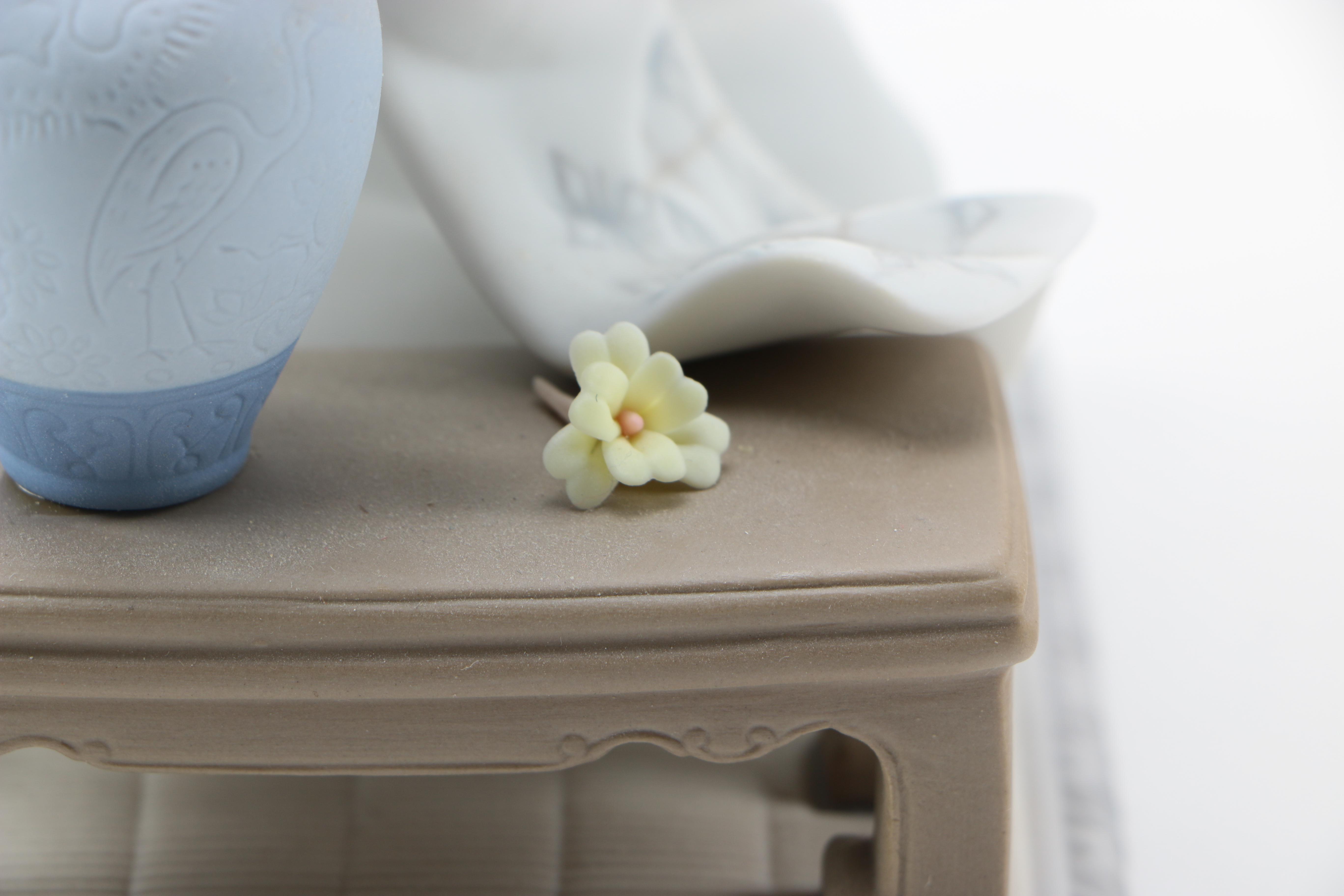 Lladró Vintage "Japanese Girl Decorating" Porcelain Figurine