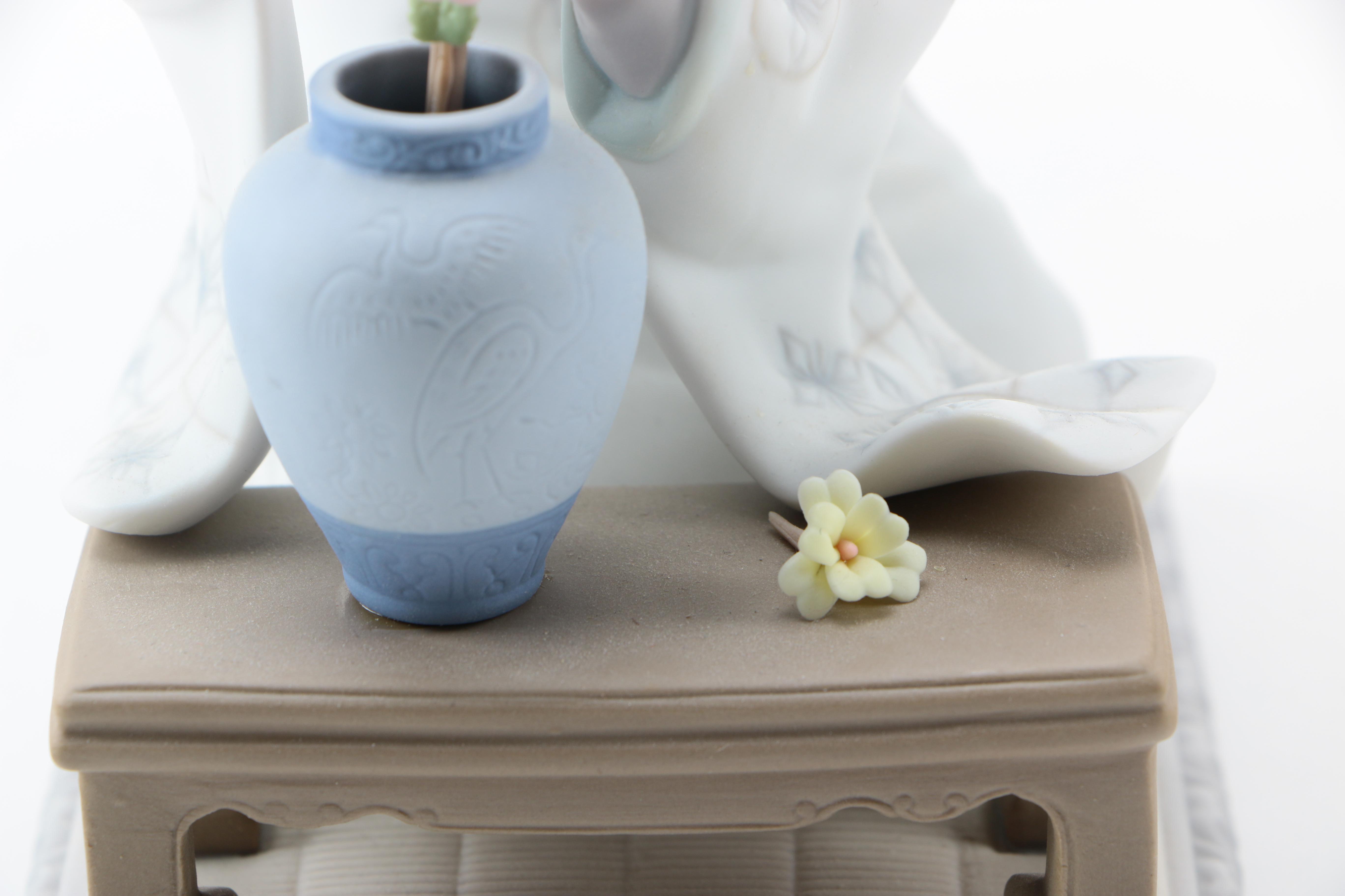 Lladró Vintage "Japanese Girl Decorating" Porcelain Figurine