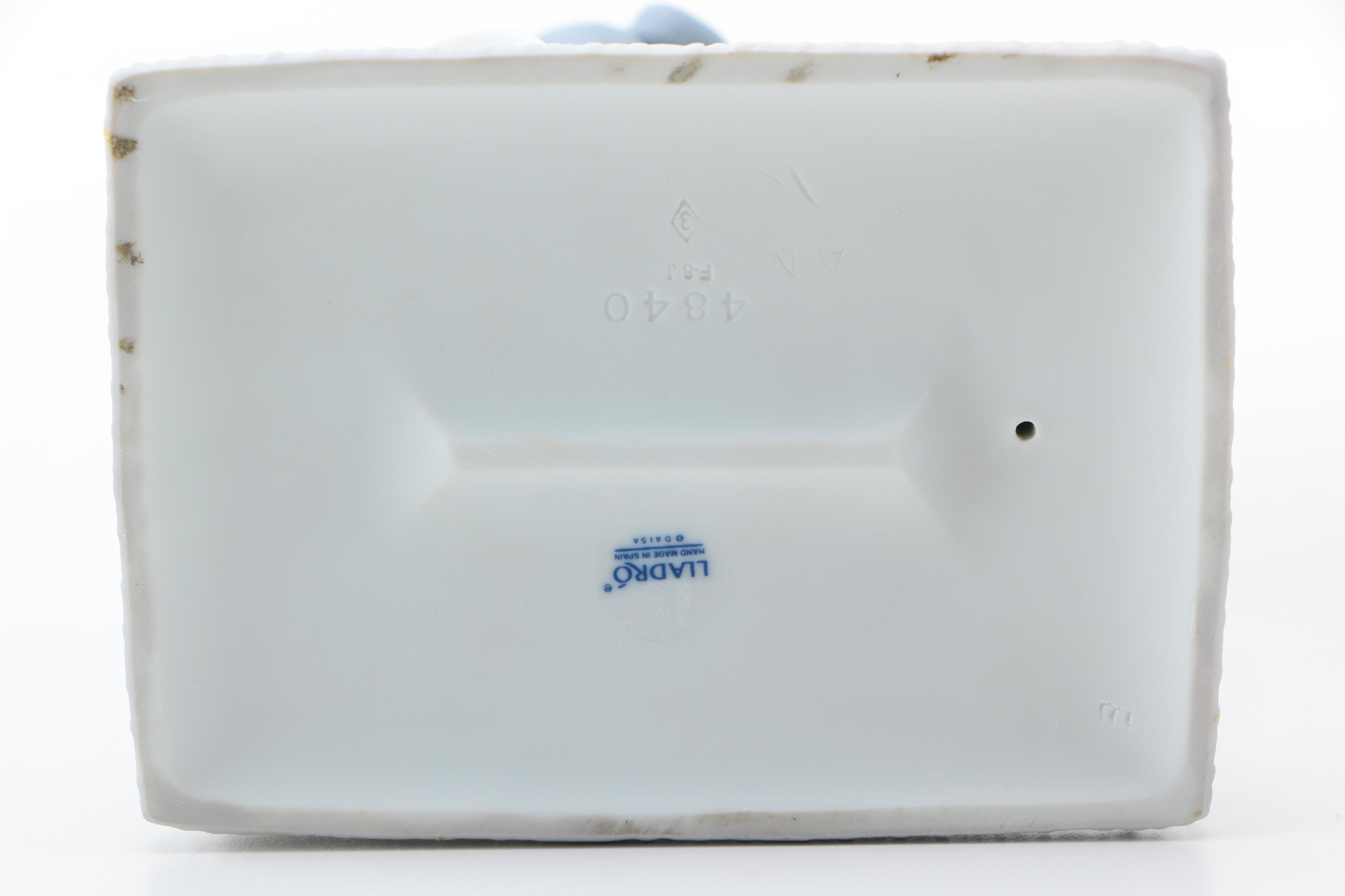 Lladró Vintage "Japanese Girl Decorating" Porcelain Figurine