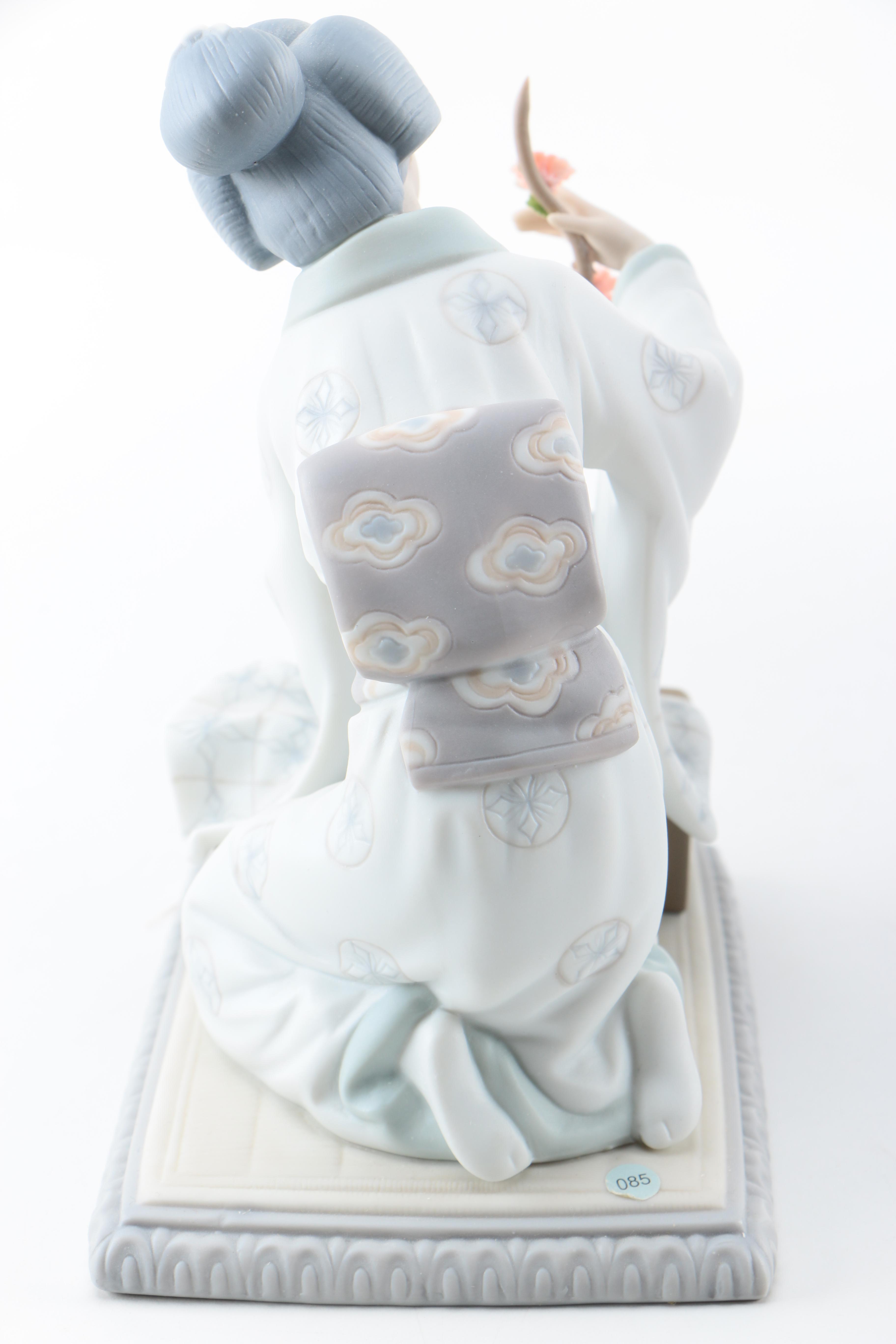 Lladró Vintage "Japanese Girl Decorating" Porcelain Figurine