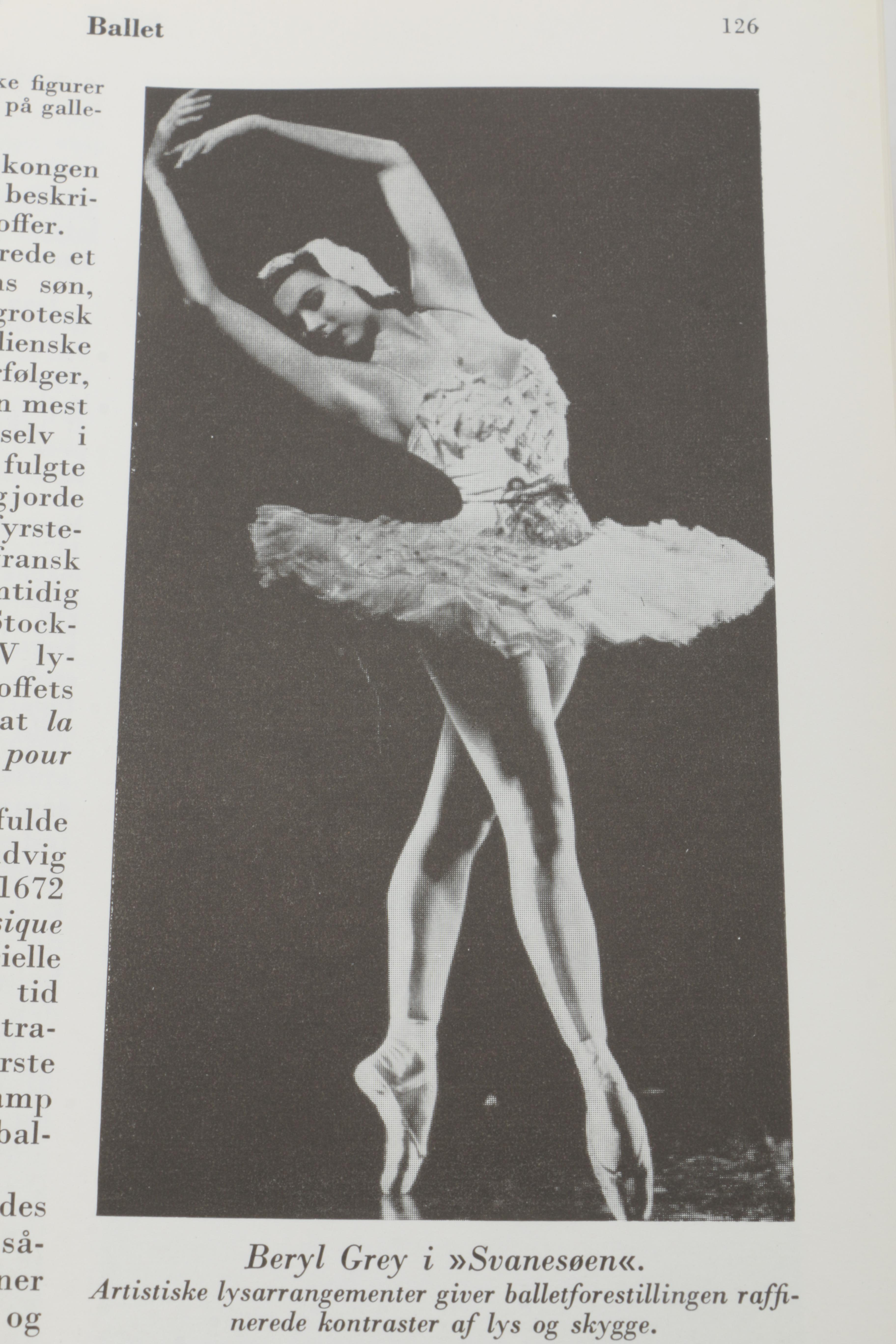 Danish "Musikkens Verden" Book