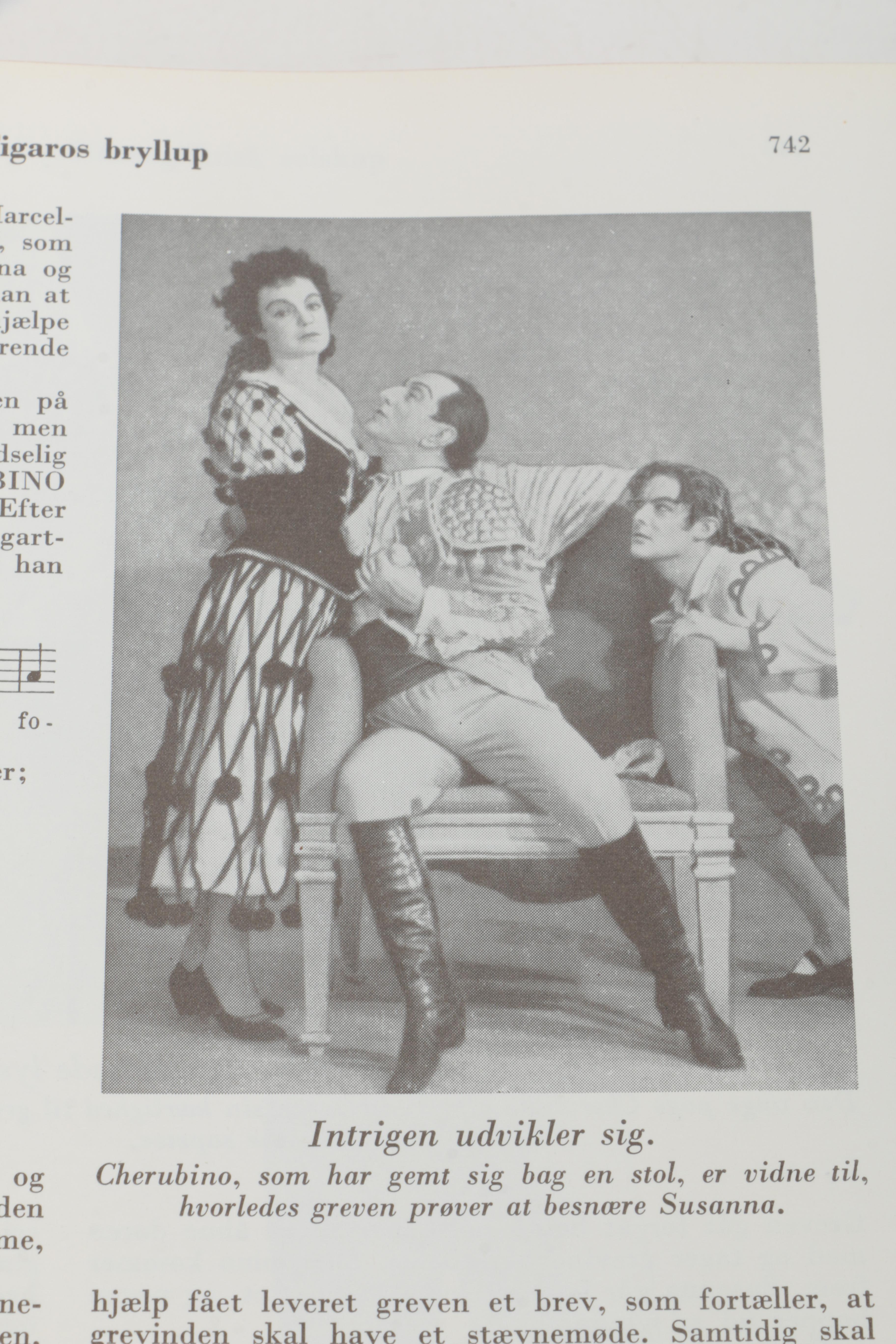 Danish "Musikkens Verden" Book