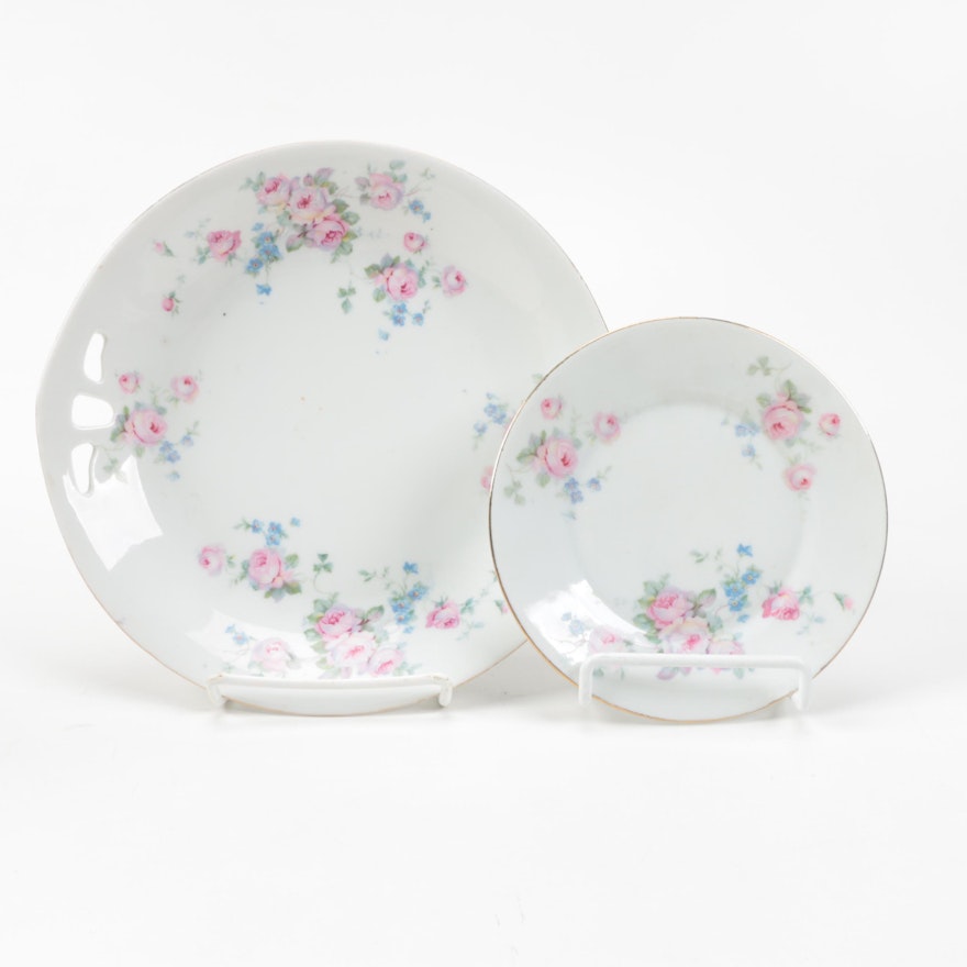 "Roman V" Porcelain Plate Pair