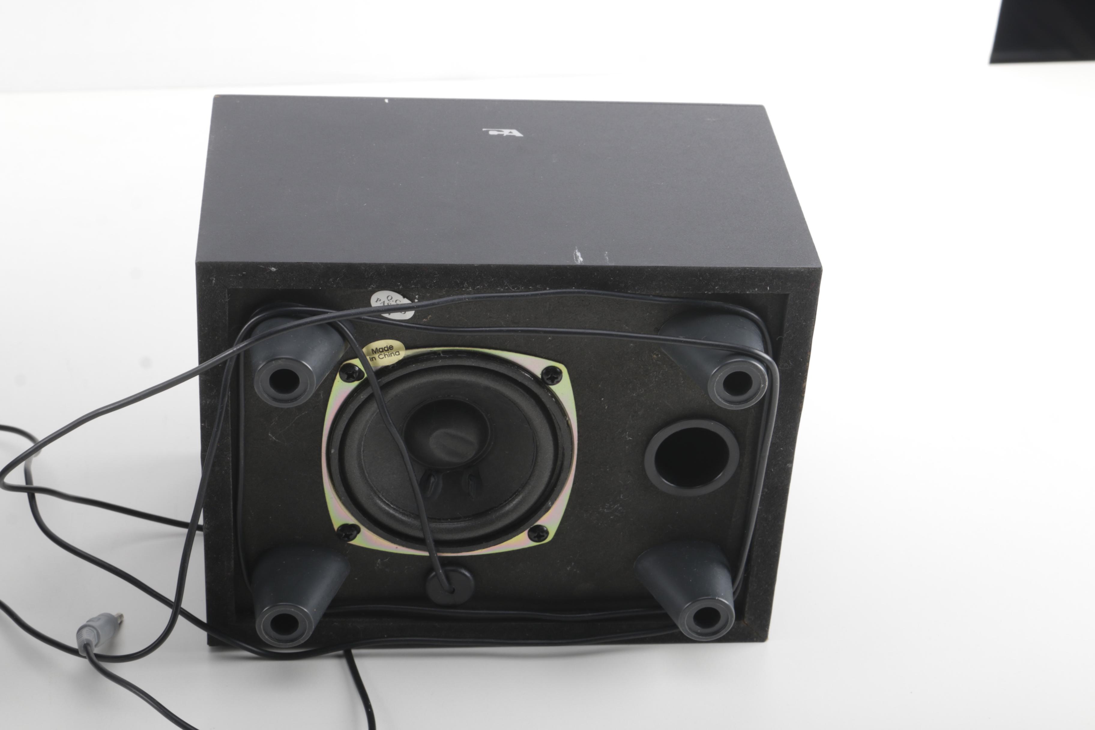 Audiovox AVP-6750M VHS Player with CA Speakers