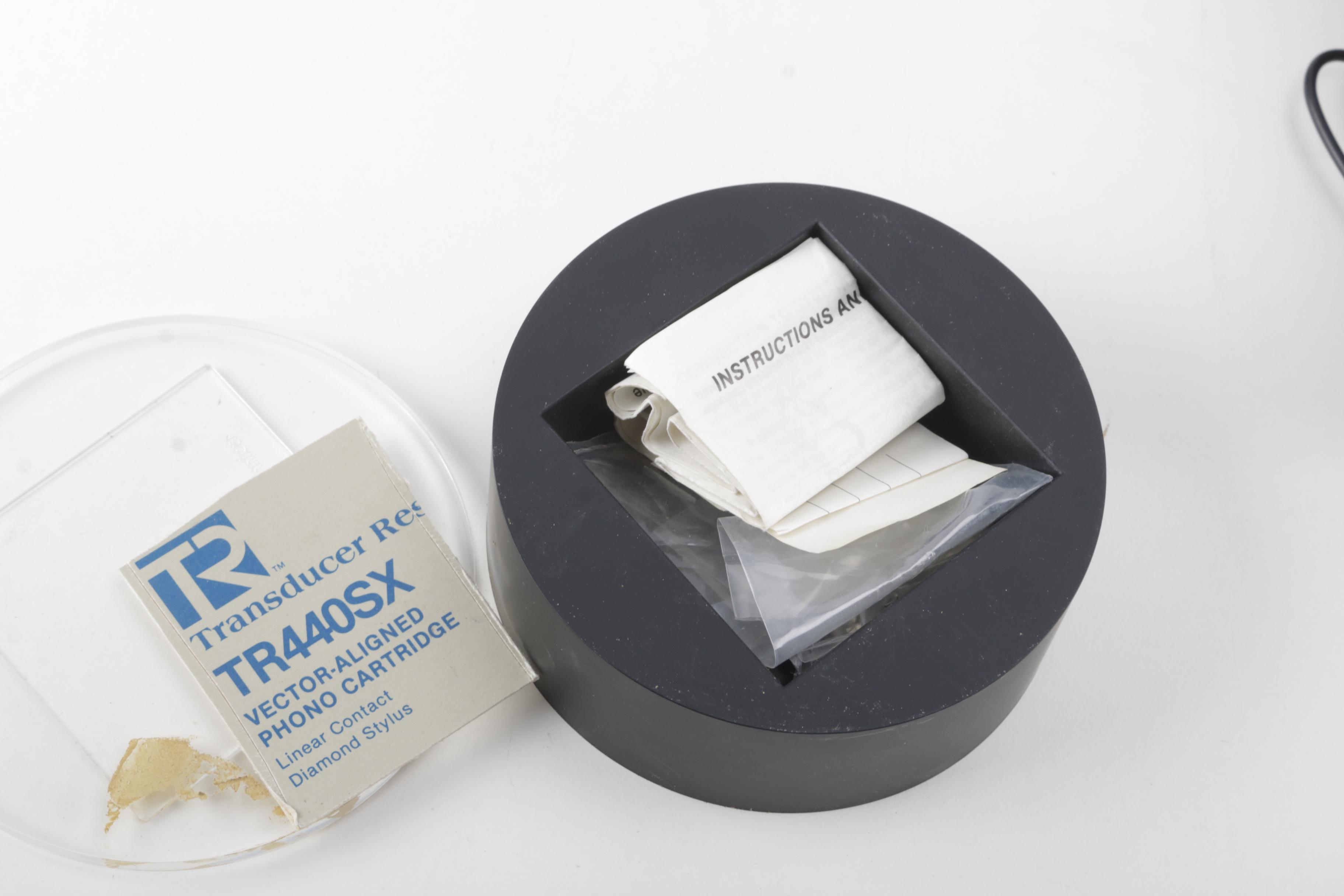 Audiovox AVP-6750M VHS Player with CA Speakers