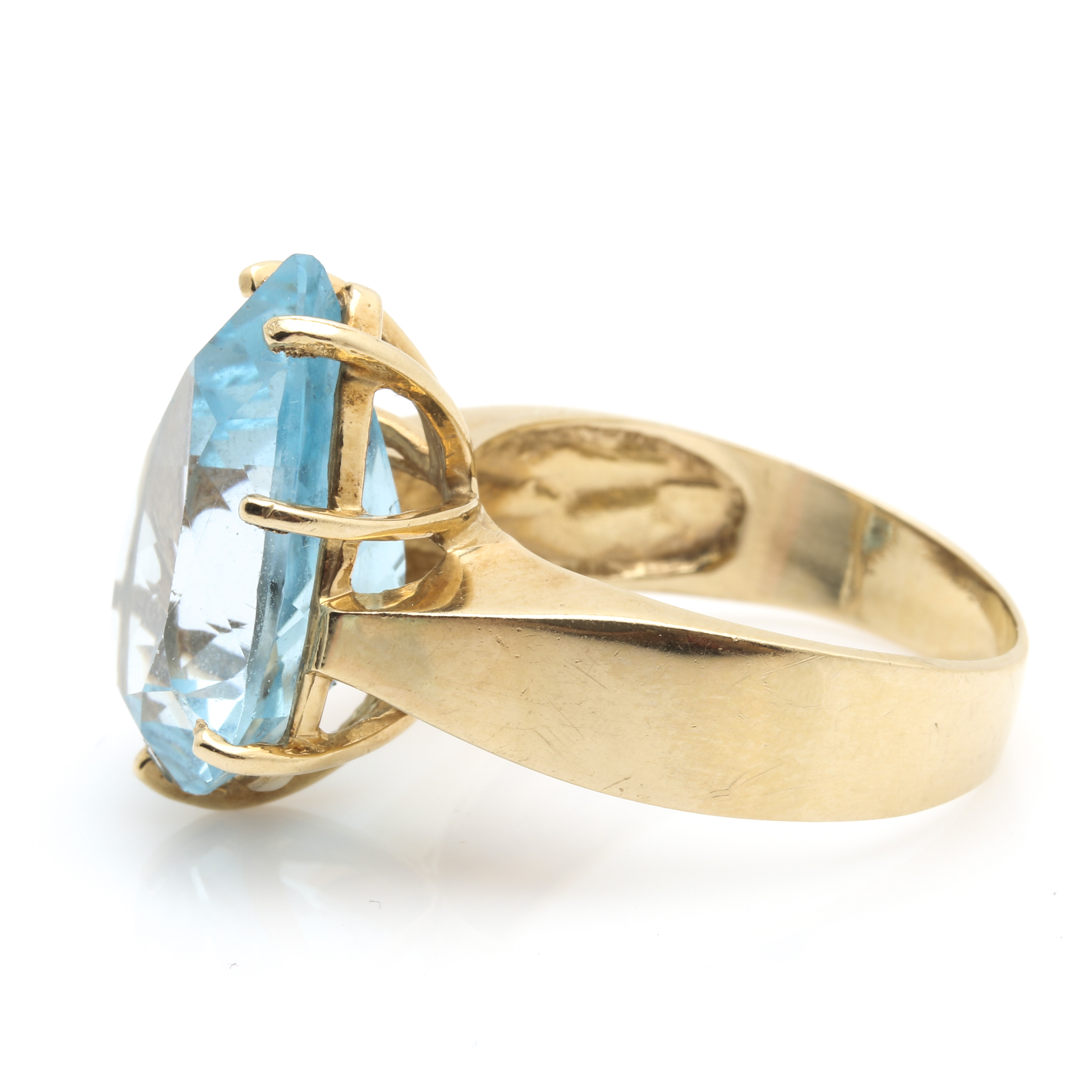 14K Yellow Gold 12.50 CT Blue Topaz Solitaire Ring