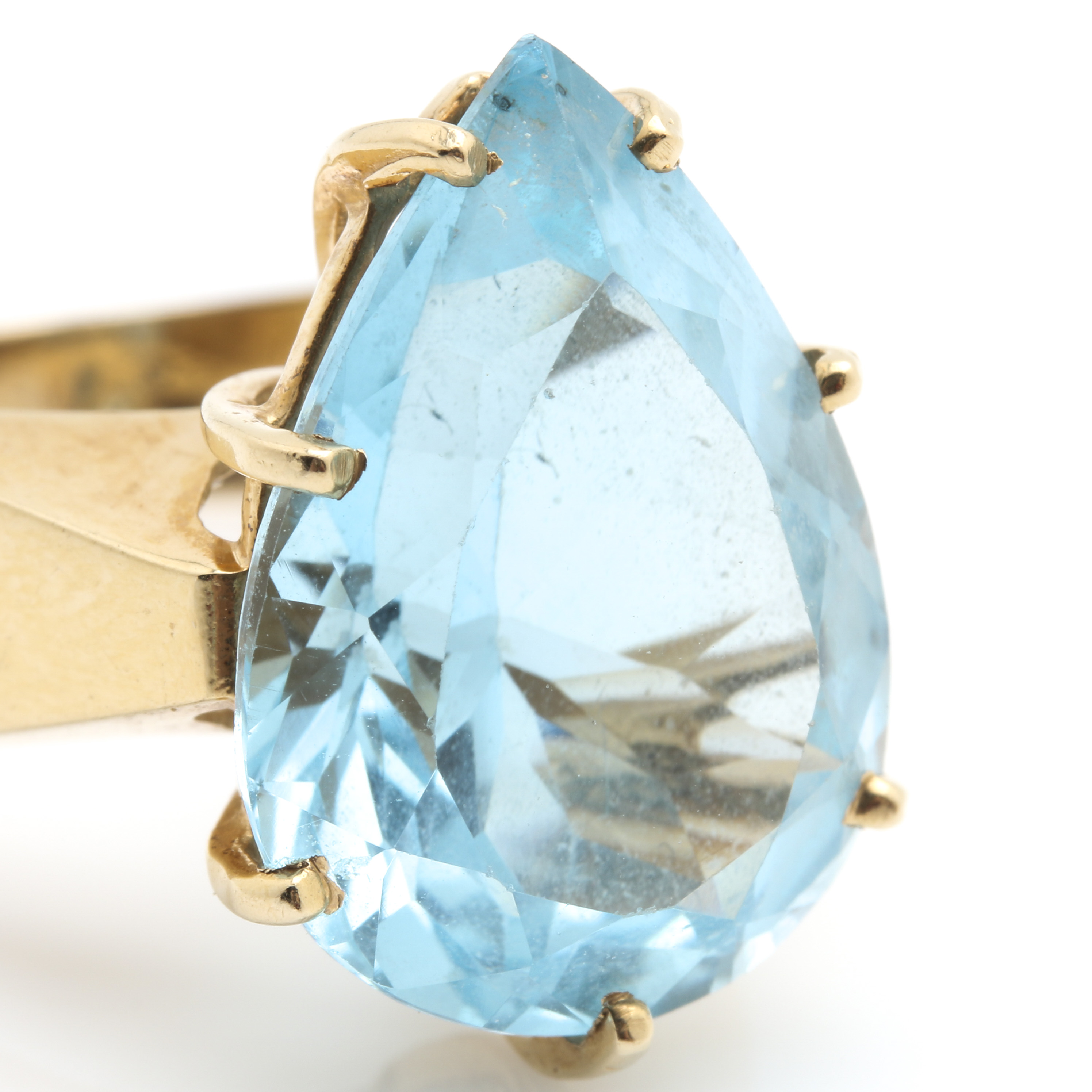 14K Yellow Gold 12.50 CT Blue Topaz Solitaire Ring