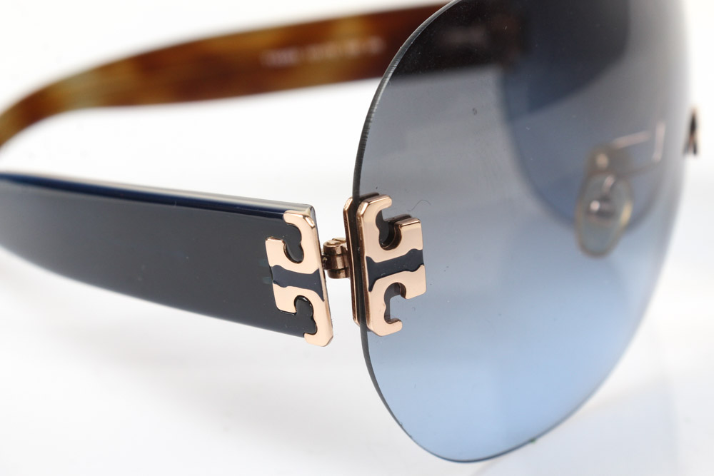 Tory Burch Aviator Sunglasses with Tortoiseshell Patterned Case