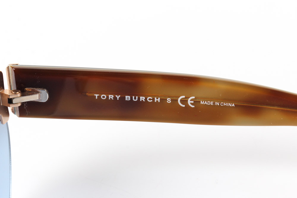 Tory Burch Aviator Sunglasses with Tortoiseshell Patterned Case