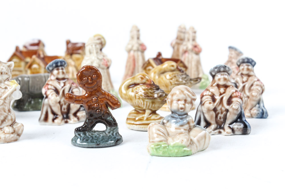 Wade's Whimsies Nursery Rhyme Red Rose Tea Porcelain Figurines