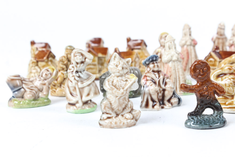 Wade's Whimsies Nursery Rhyme Red Rose Tea Porcelain Figurines