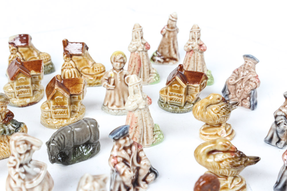 Wade's Whimsies Nursery Rhyme Red Rose Tea Porcelain Figurines