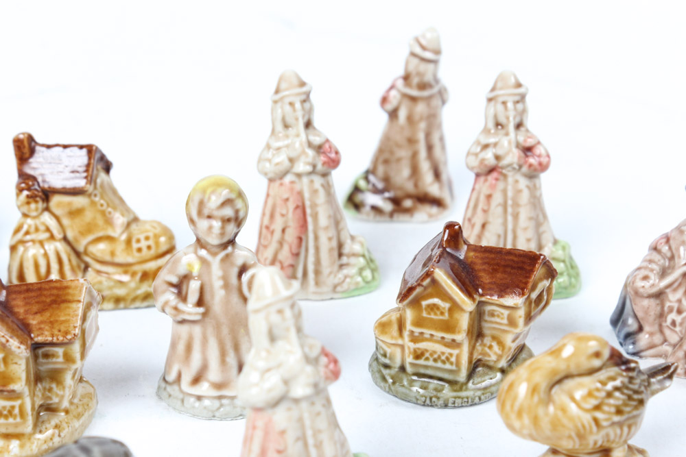 Wade's Whimsies Nursery Rhyme Red Rose Tea Porcelain Figurines