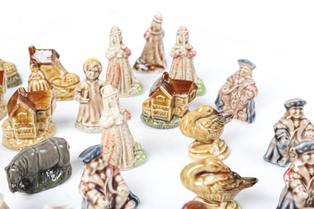 Wade's Whimsies Nursery Rhyme Red Rose Tea Porcelain Figurines