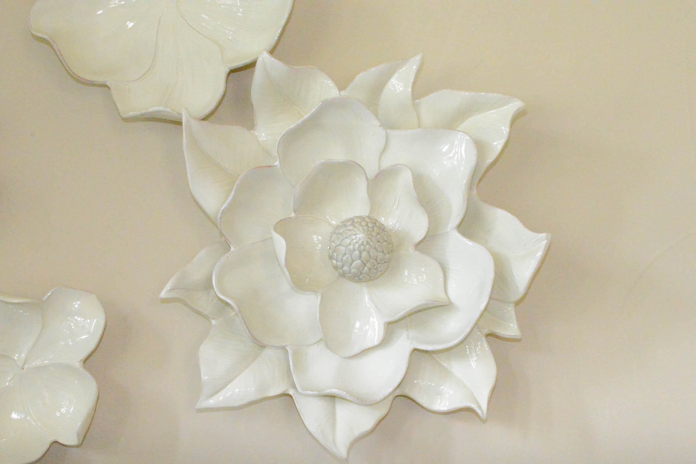 Set of Porcelain Floral Wall Decor