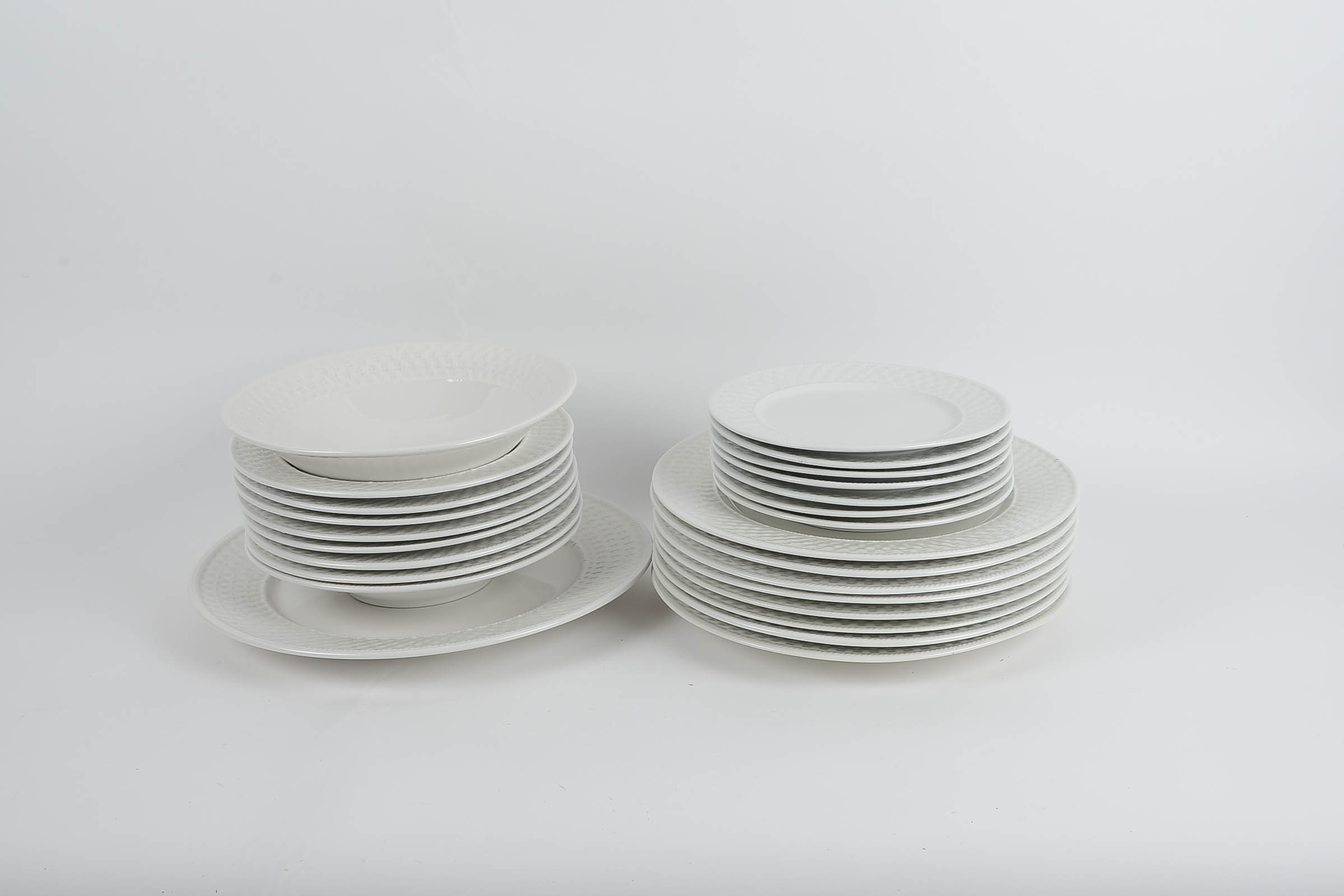 Linens N' Things Basket Weave Glazed White Dinnwerware