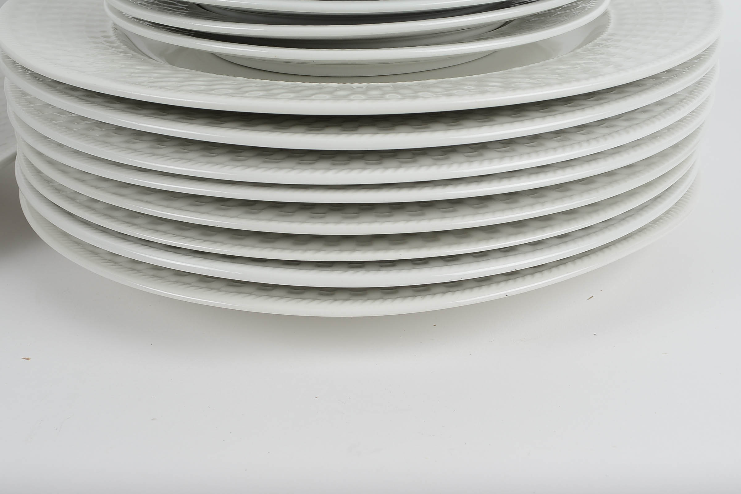 Linens N' Things Basket Weave Glazed White Dinnwerware