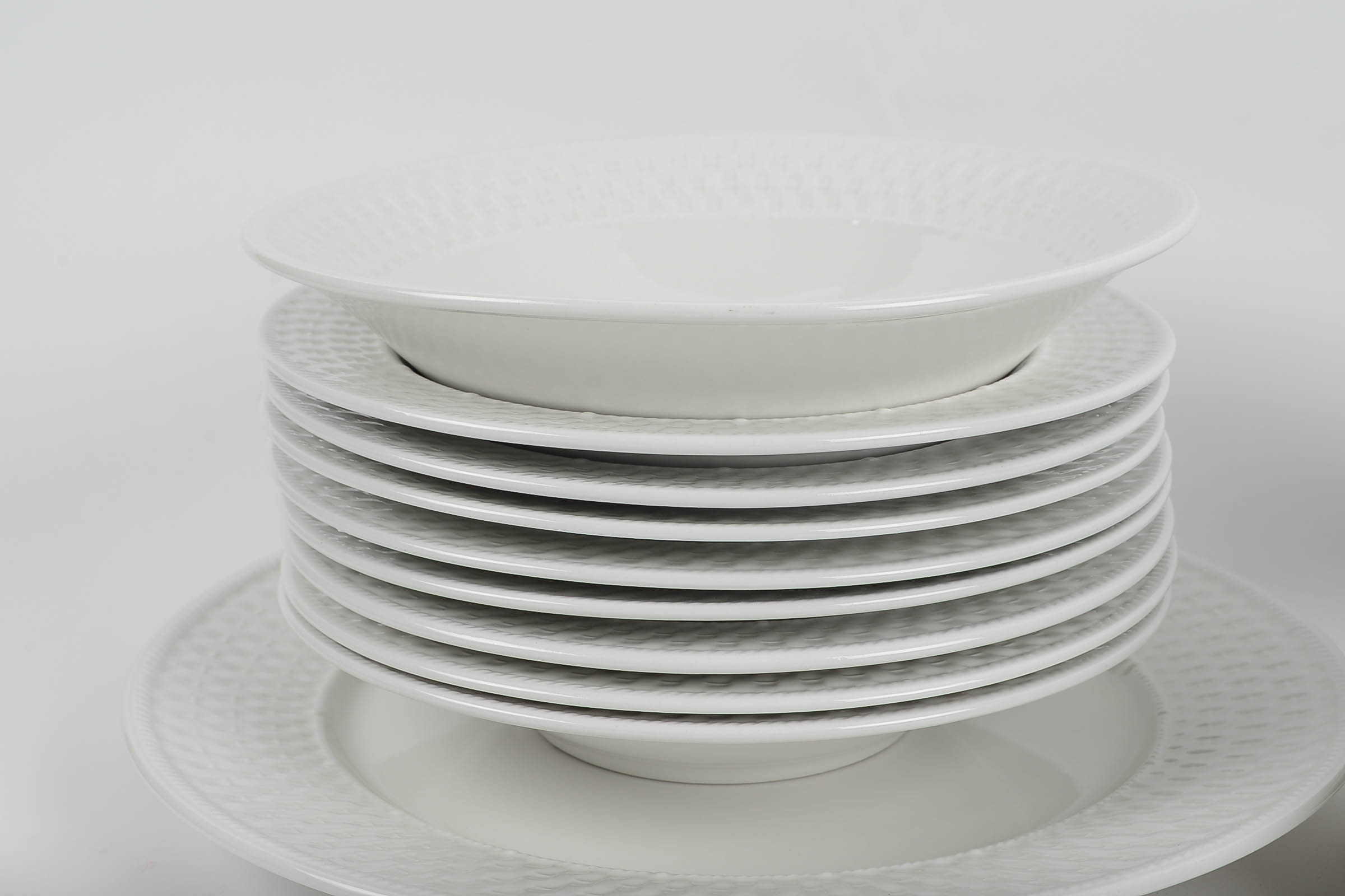 Linens N' Things Basket Weave Glazed White Dinnwerware